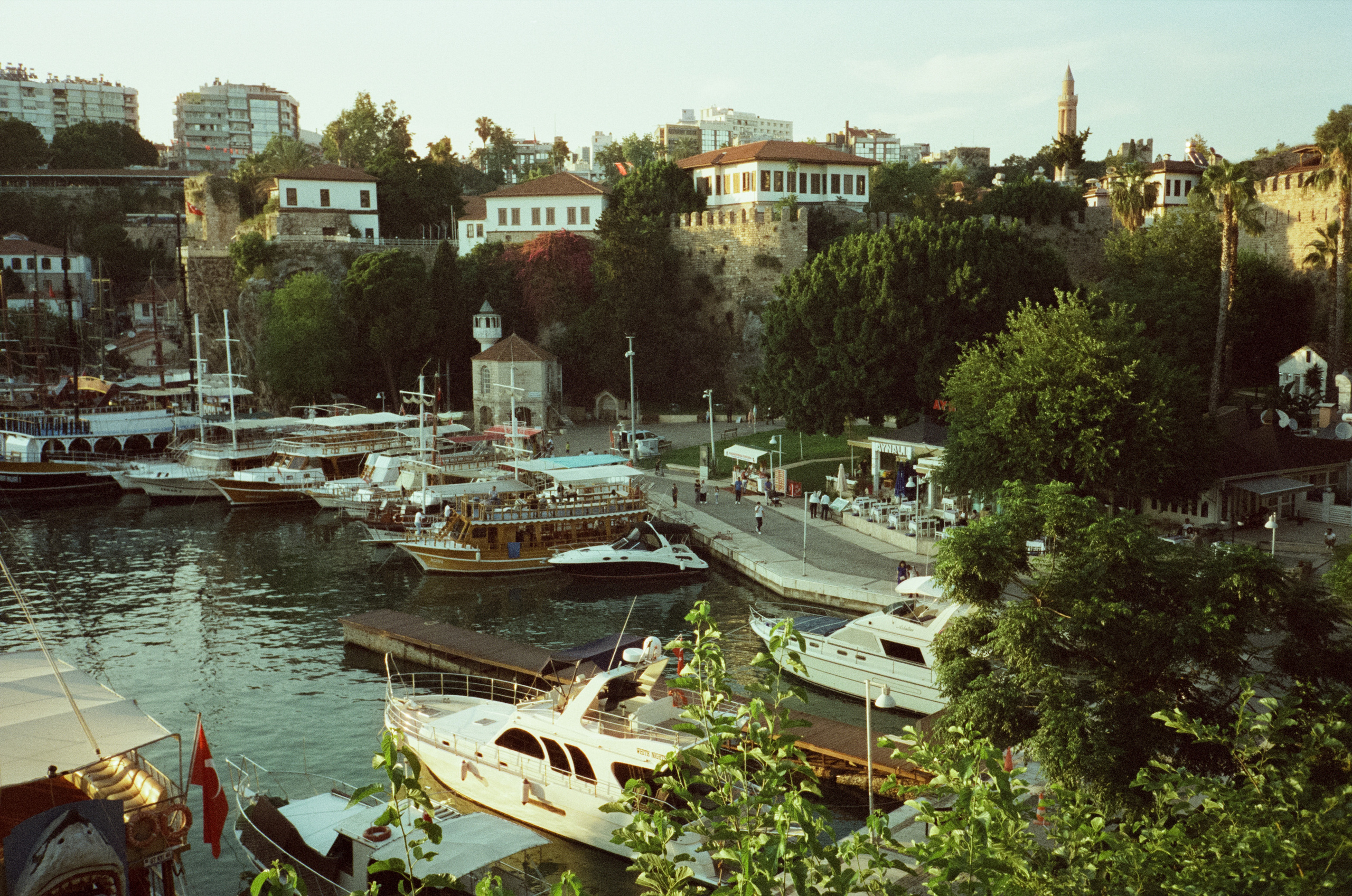 Порт Калеичи, улочки старого города и пляж Мермерли. Фотограф-документалист Мария Осокина