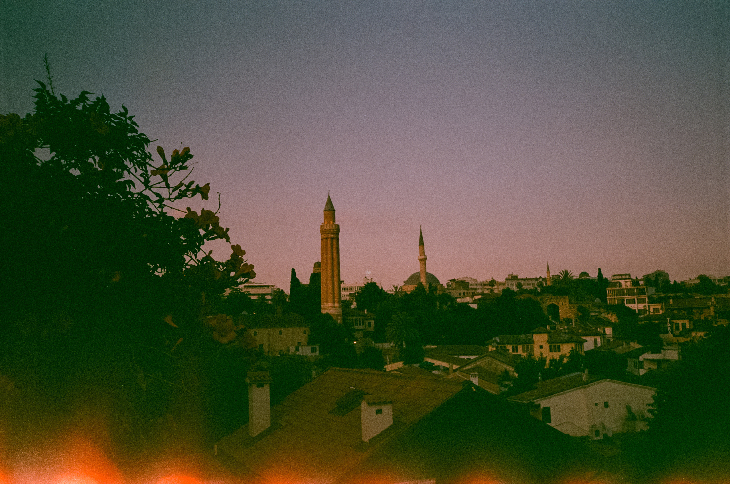 Вид на старый город и порт со смотровой площадки. Просрочка. Фотограф-документалист Мария Осокина