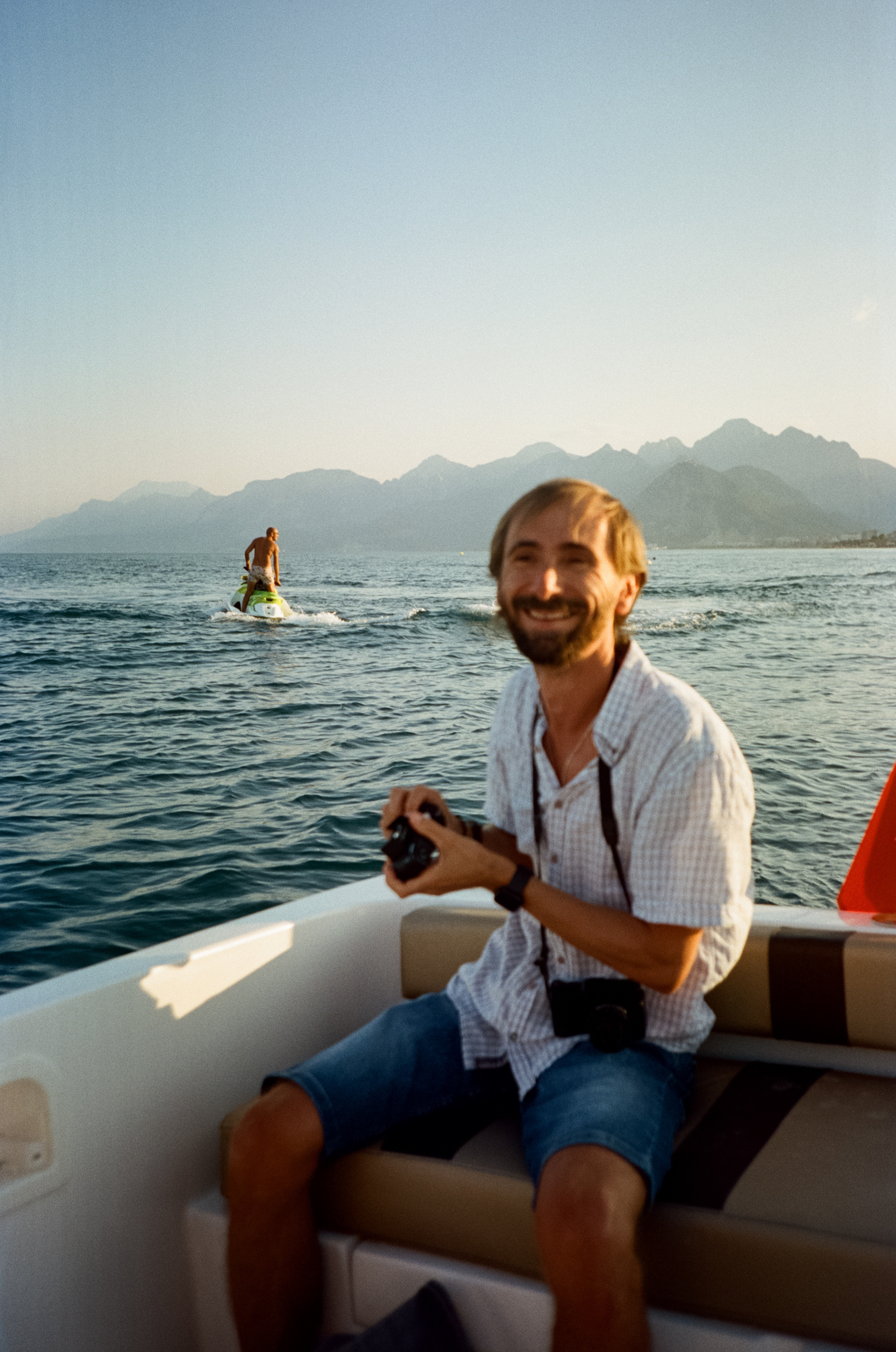 Прогулка на катере до порта Калеичи и обратно к бару Calypso. Закат. Фотограф-документалист Мария Осокина