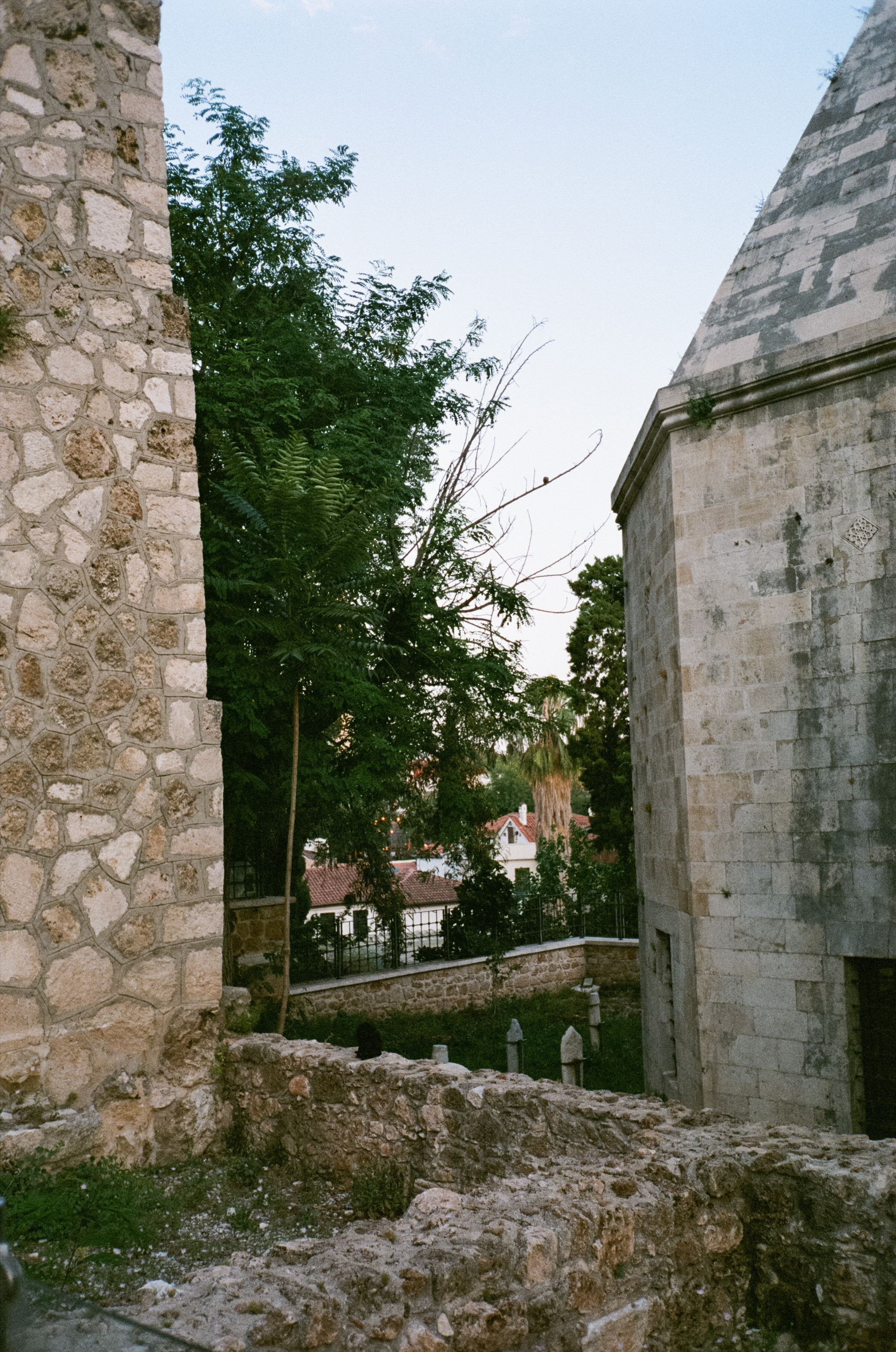 Аллея зонтиков и ночная Марина старого города. Фотограф-документалист Мария Осокина