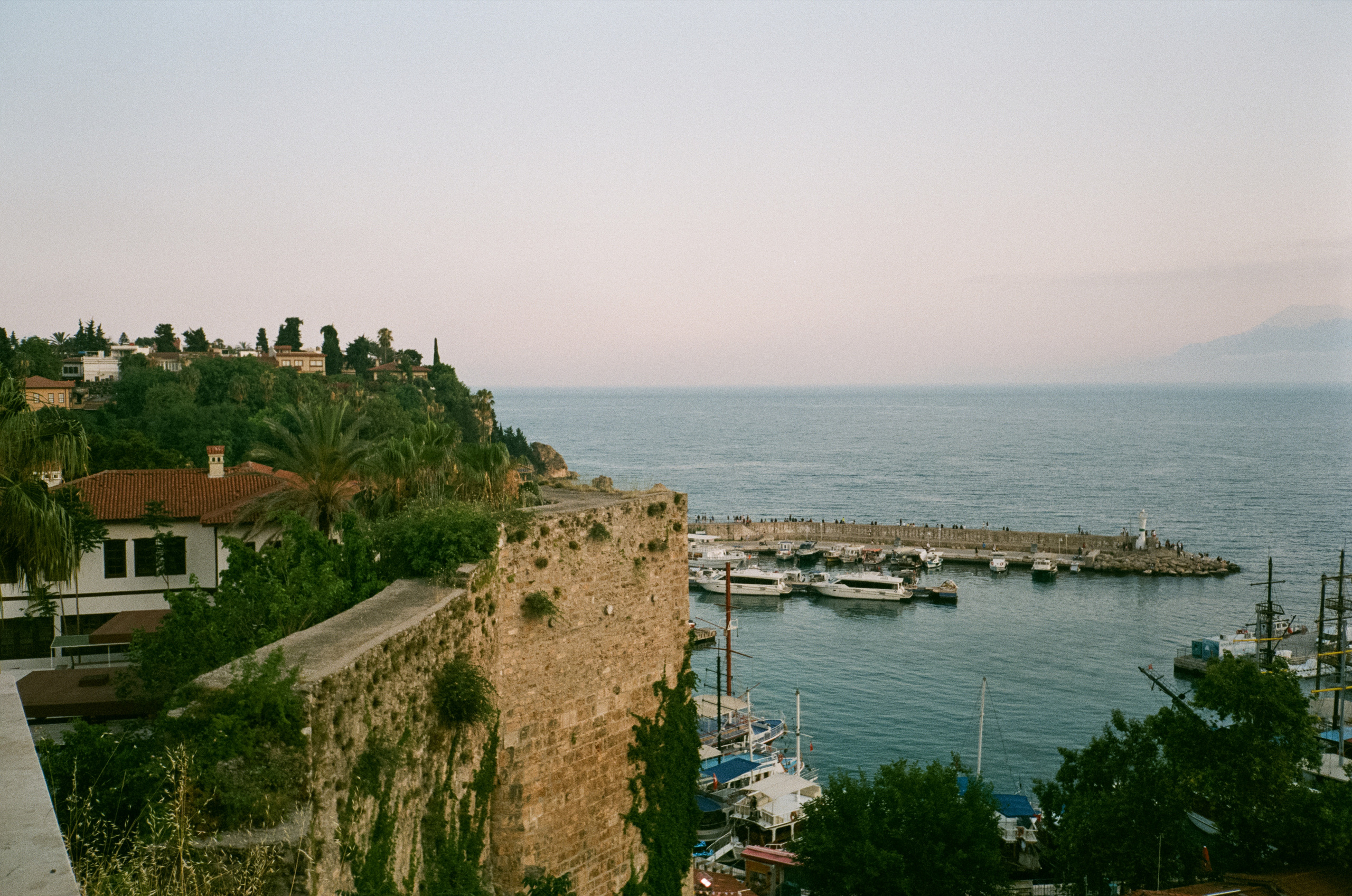 Смотровая площадка, виды на город и порт Калеичи. Фотограф-документалист Мария Осокина