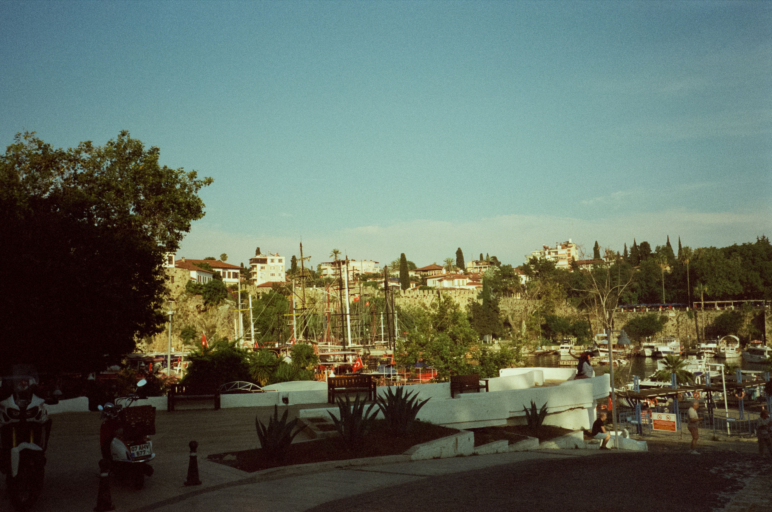 Порт Калеичи, улочки старого города и пляж Мермерли. Фотограф-документалист Мария Осокина