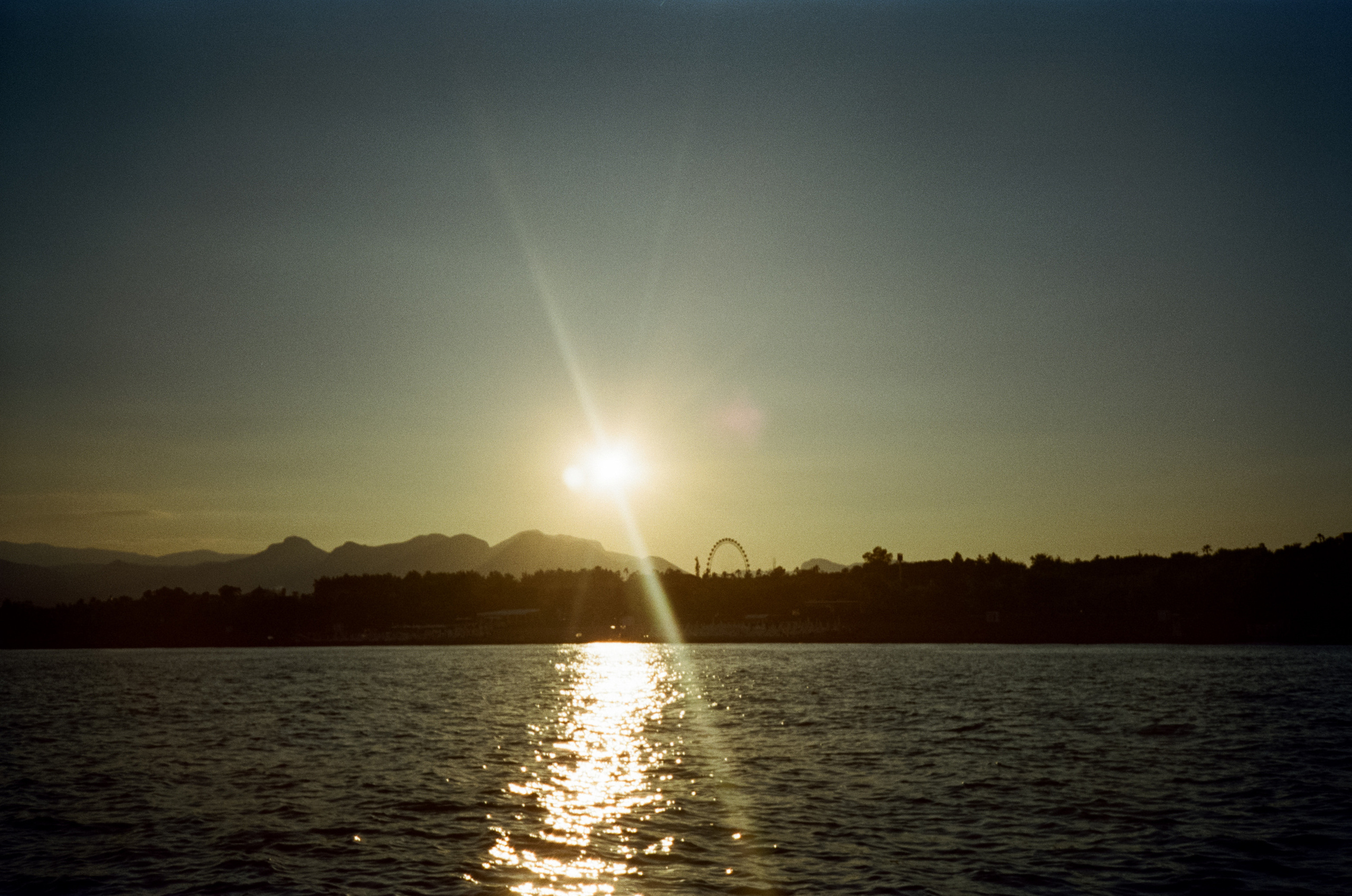 Прогулка на катере до порта Калеичи и обратно к бару Calypso. Закат. Фотограф-документалист Мария Осокина