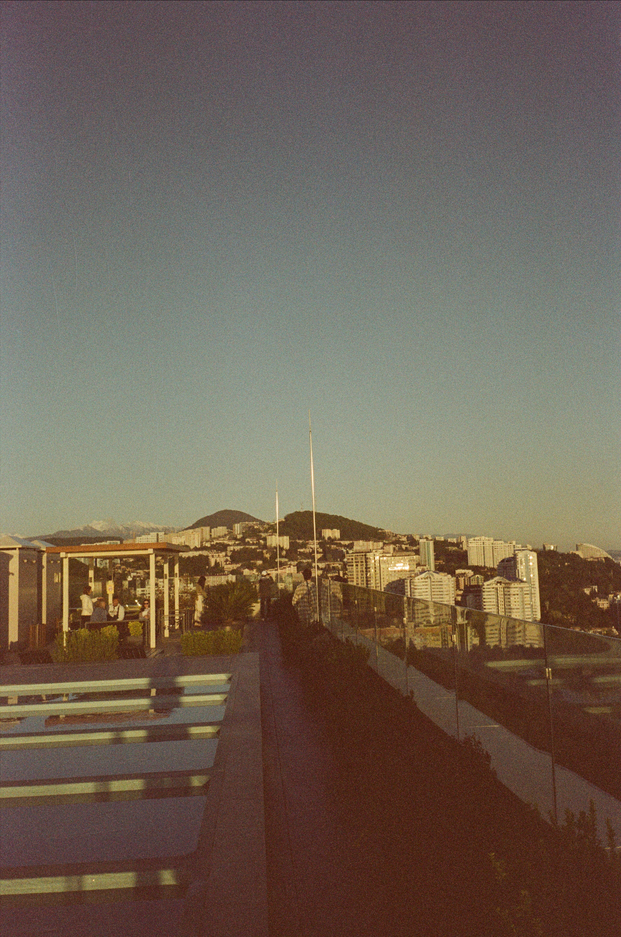 Вечерняя прогулка: закаты, крыша Metropol и улочки Сочи. Фотограф-документалист Мария Осокина