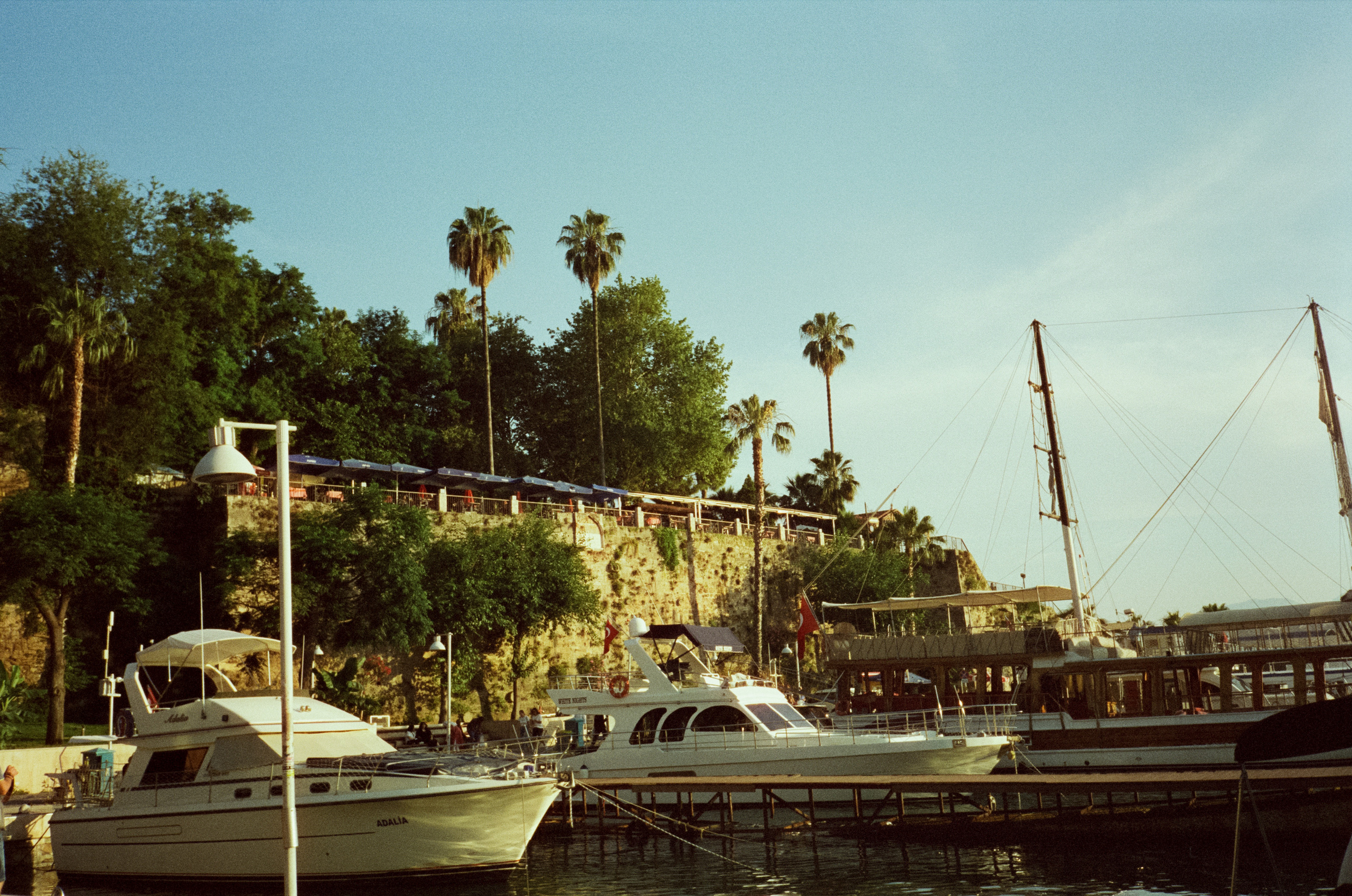 Порт Калеичи, улочки старого города и пляж Мермерли. Фотограф-документалист Мария Осокина