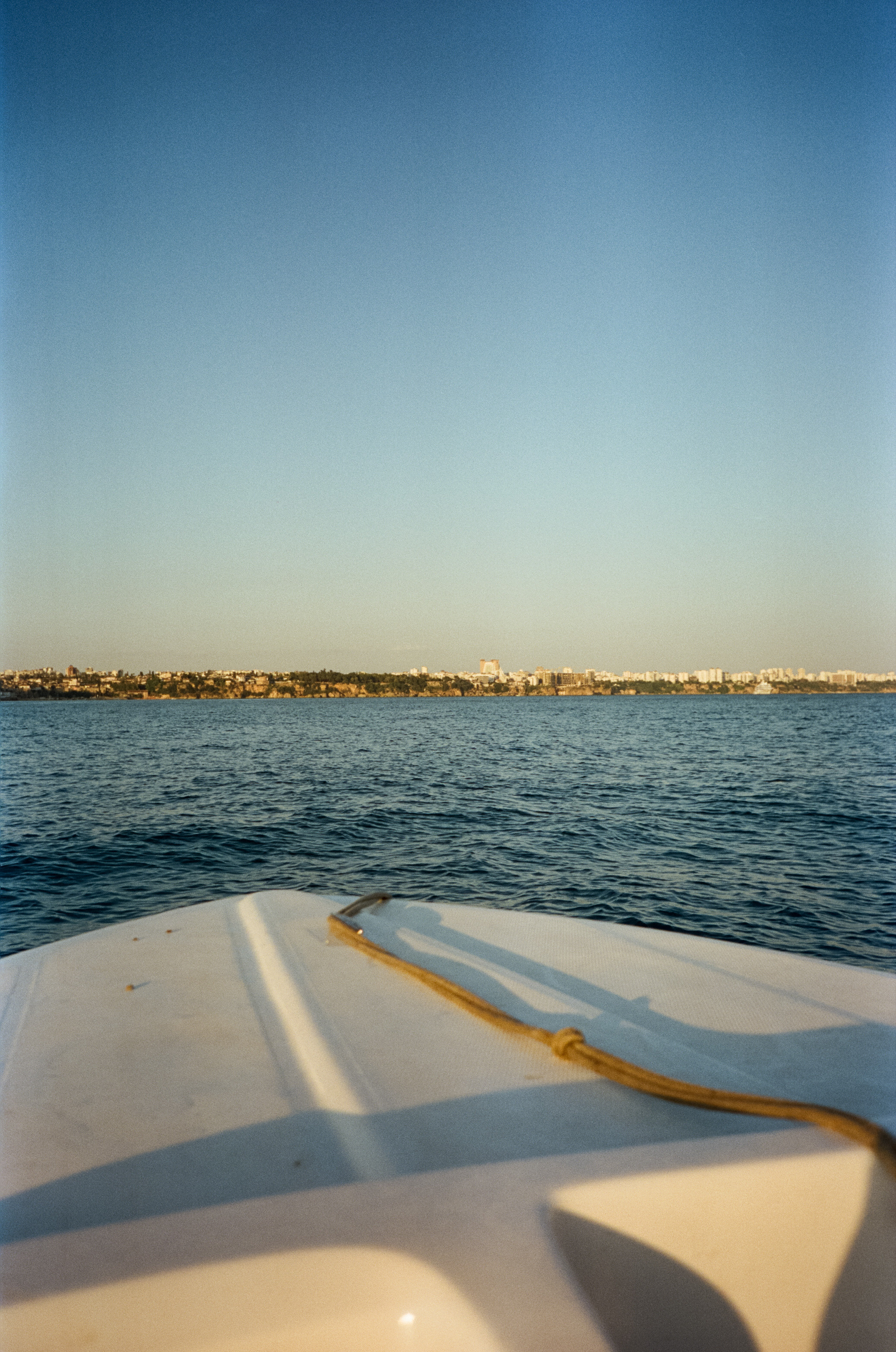 Прогулка на катере до порта Калеичи и обратно к бару Calypso. Закат. Фотограф-документалист Мария Осокина