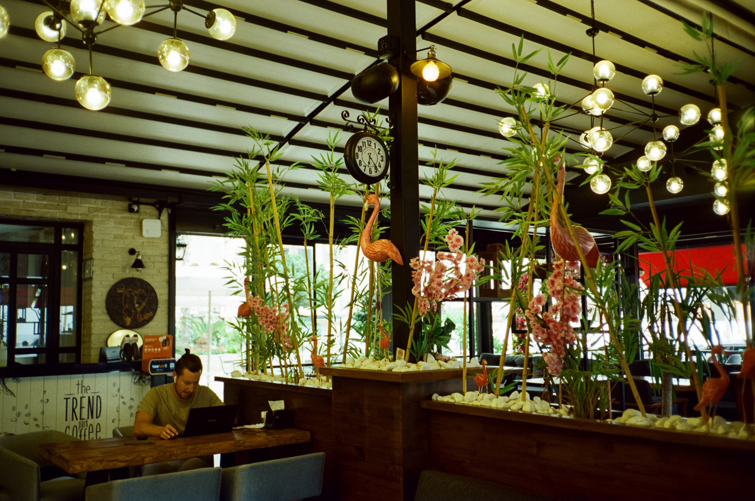 Рассвет и утро на пляже, кафе Trend Coffee и вечерняя набережная. Фотограф-документалист Мария Осокина