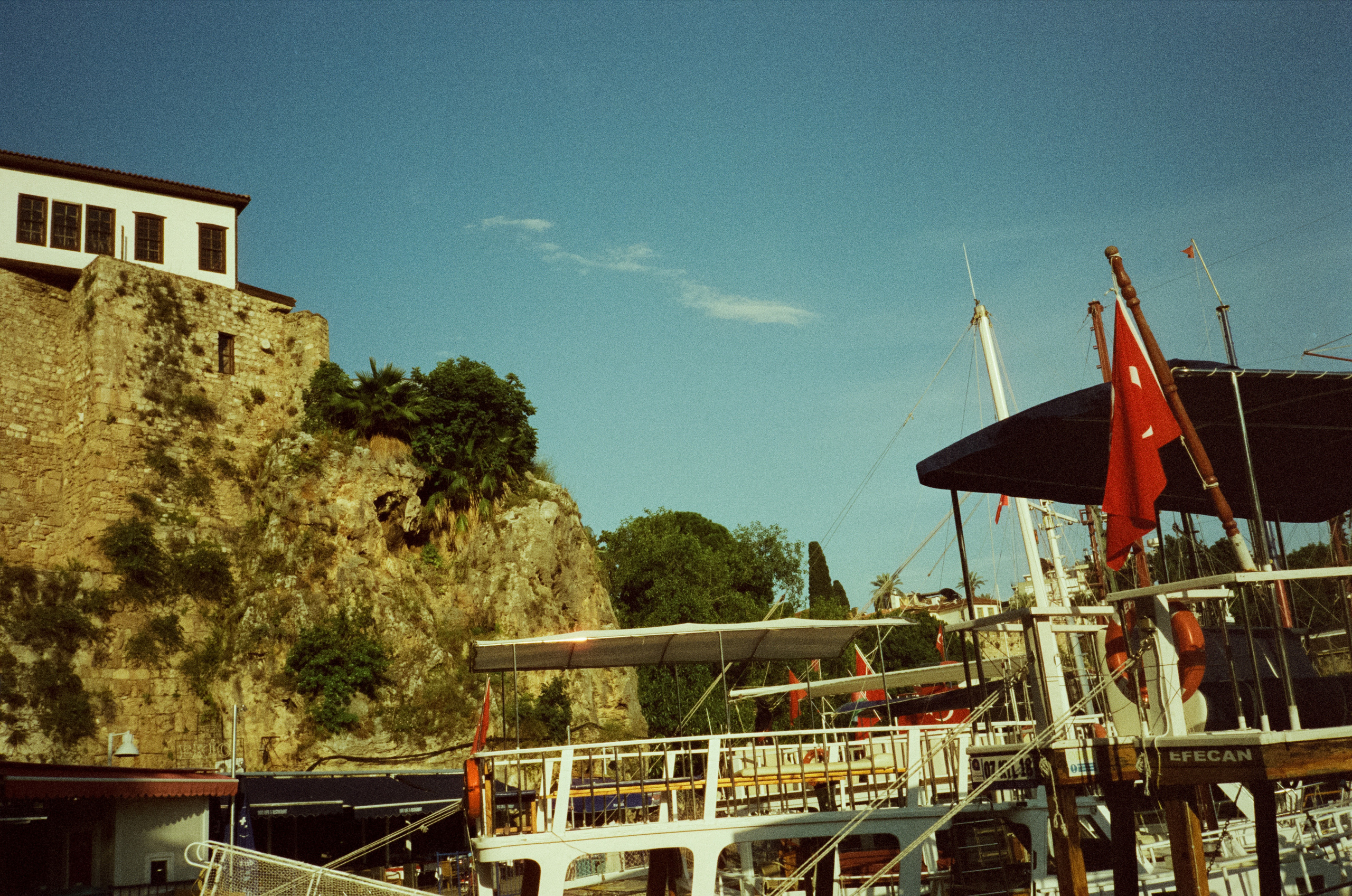 Порт Калеичи, улочки старого города и пляж Мермерли. Фотограф-документалист Мария Осокина
