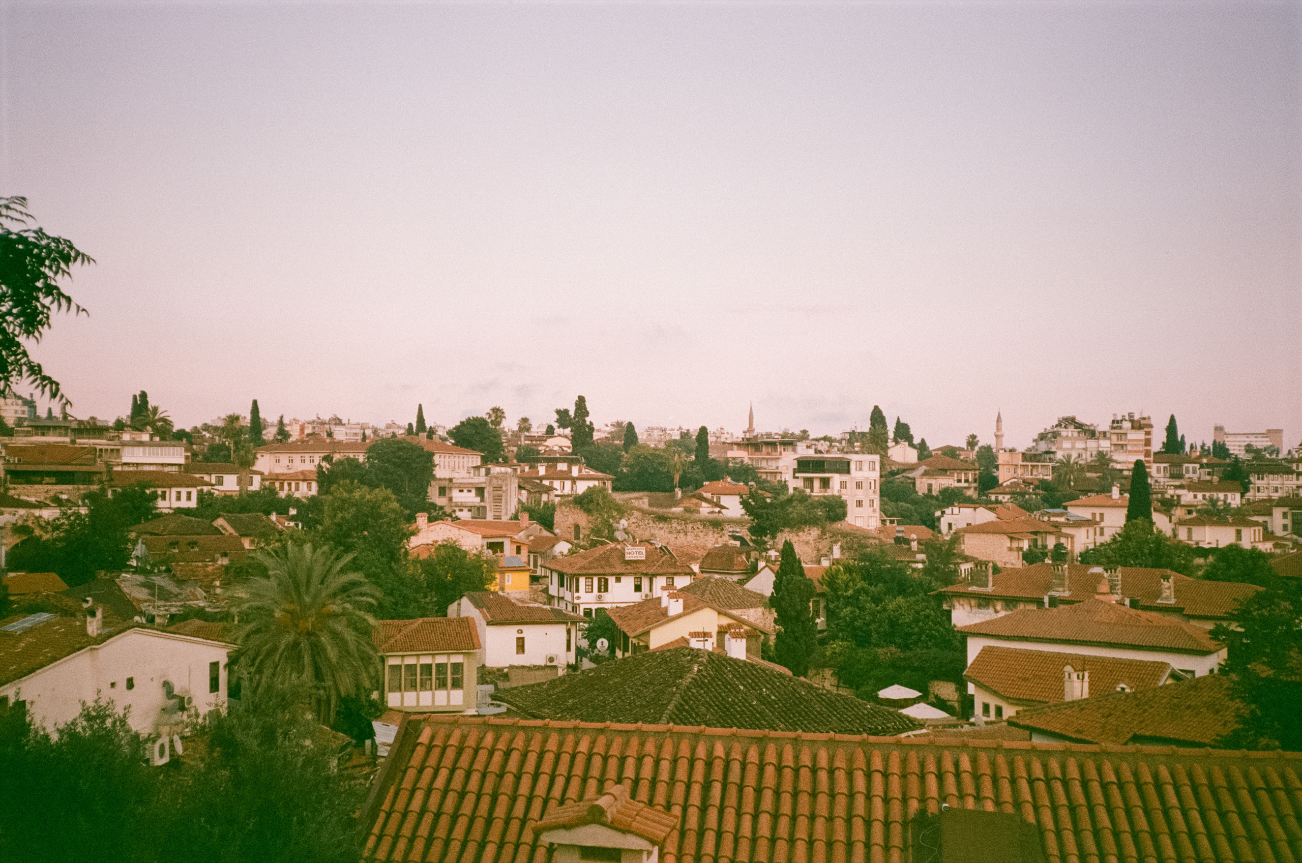 Вид на старый город и порт со смотровой площадки. Просрочка. Фотограф-документалист Мария Осокина
