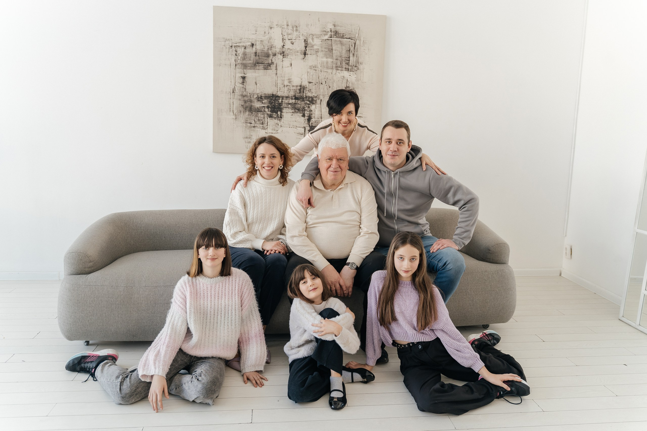 Фотосессия большой семьи в фотостудии. Свадебный фотограф в Дмитрове