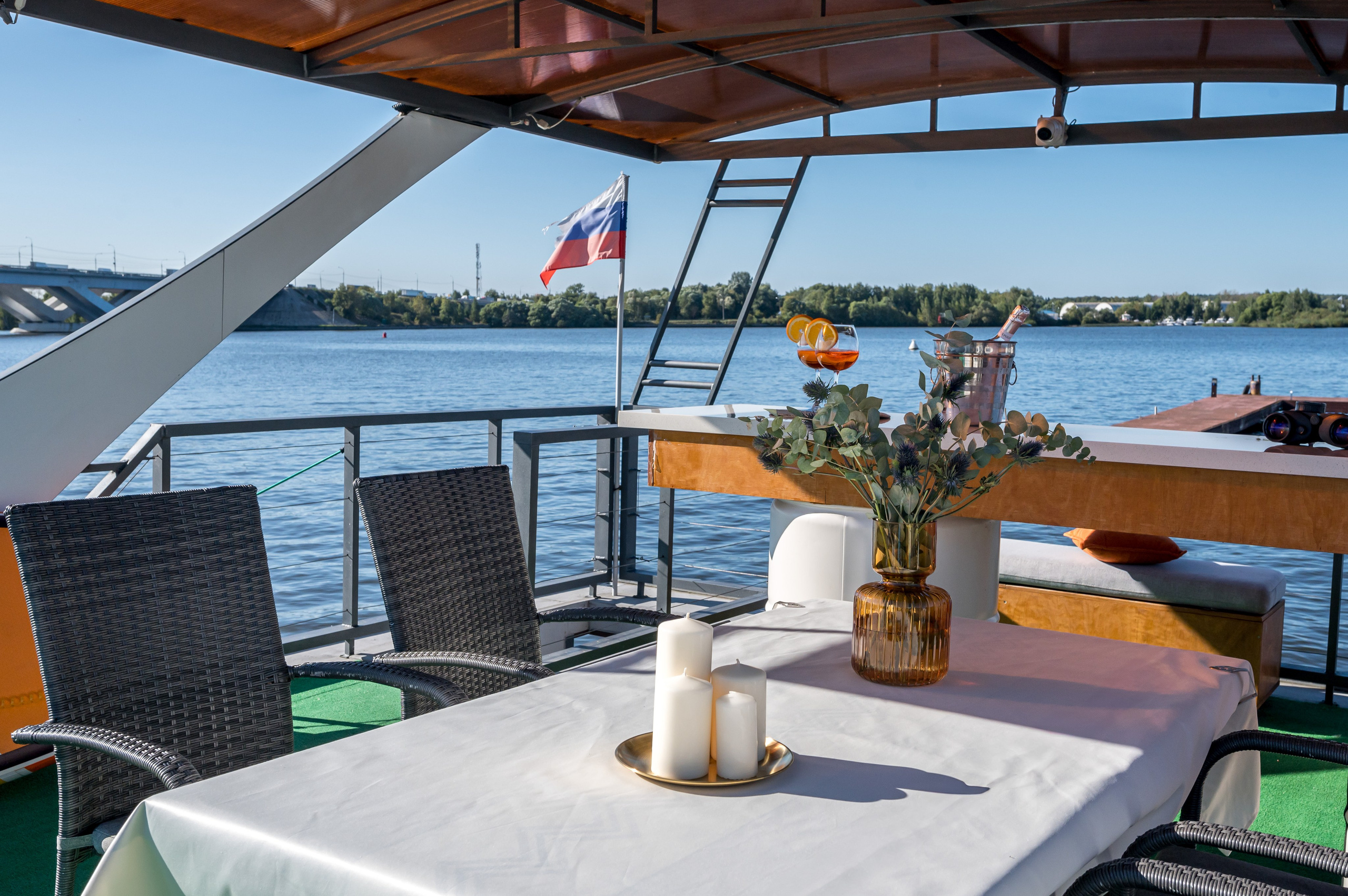 Хаусботы для вечеринок и бизнес-встреч. Интерьерный Фотограф Москва Криста FLY Труфанова