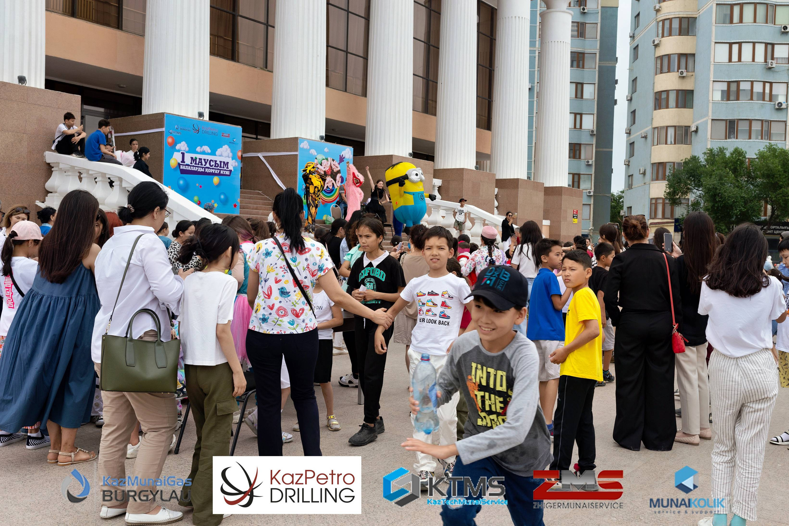 Фоторепортаж с 1 июня в Атырау (день защиты детей). Фотограф в Атырау Максим Стадниченко