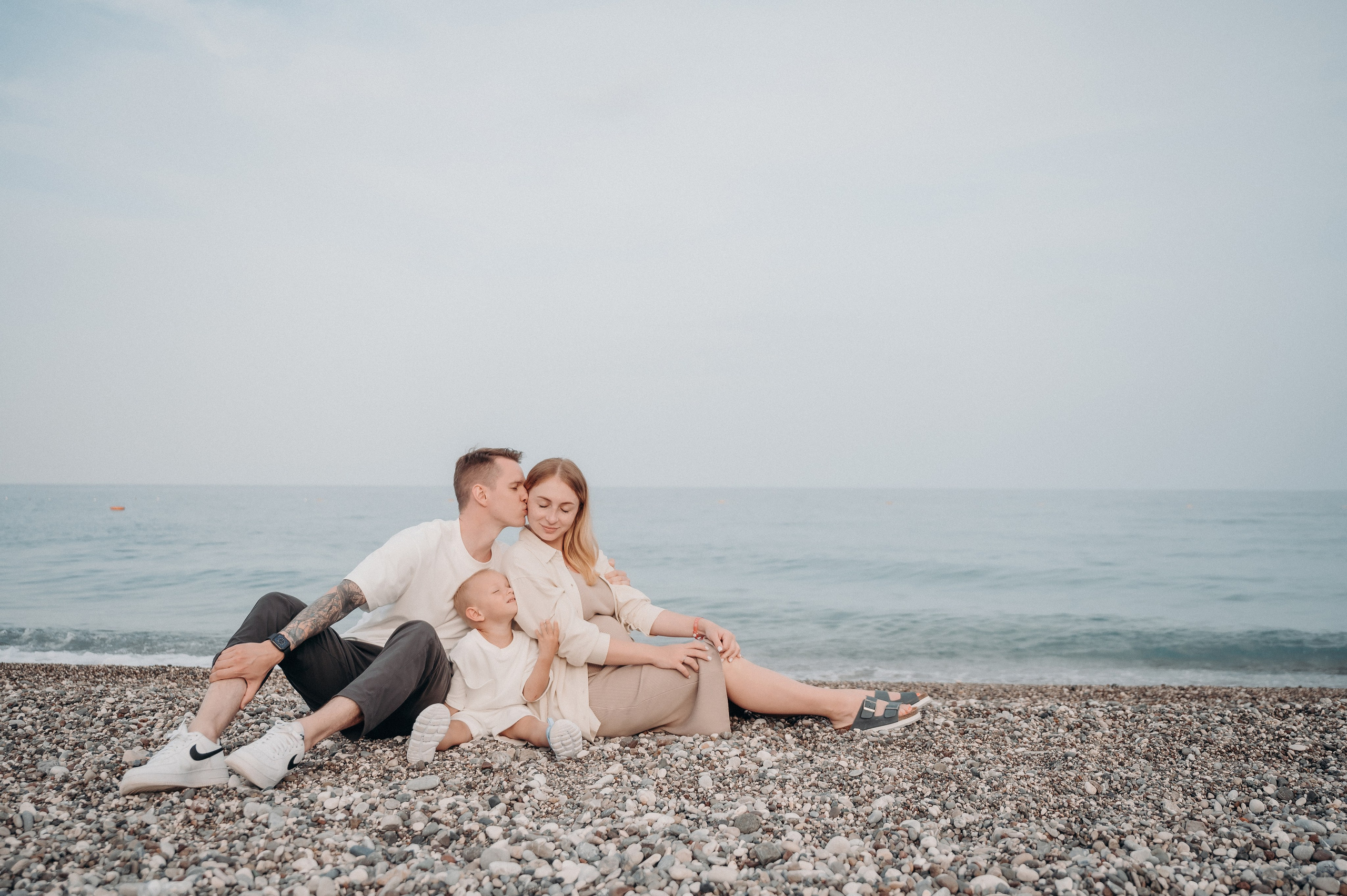 На берегу Средиземного моря. Главная