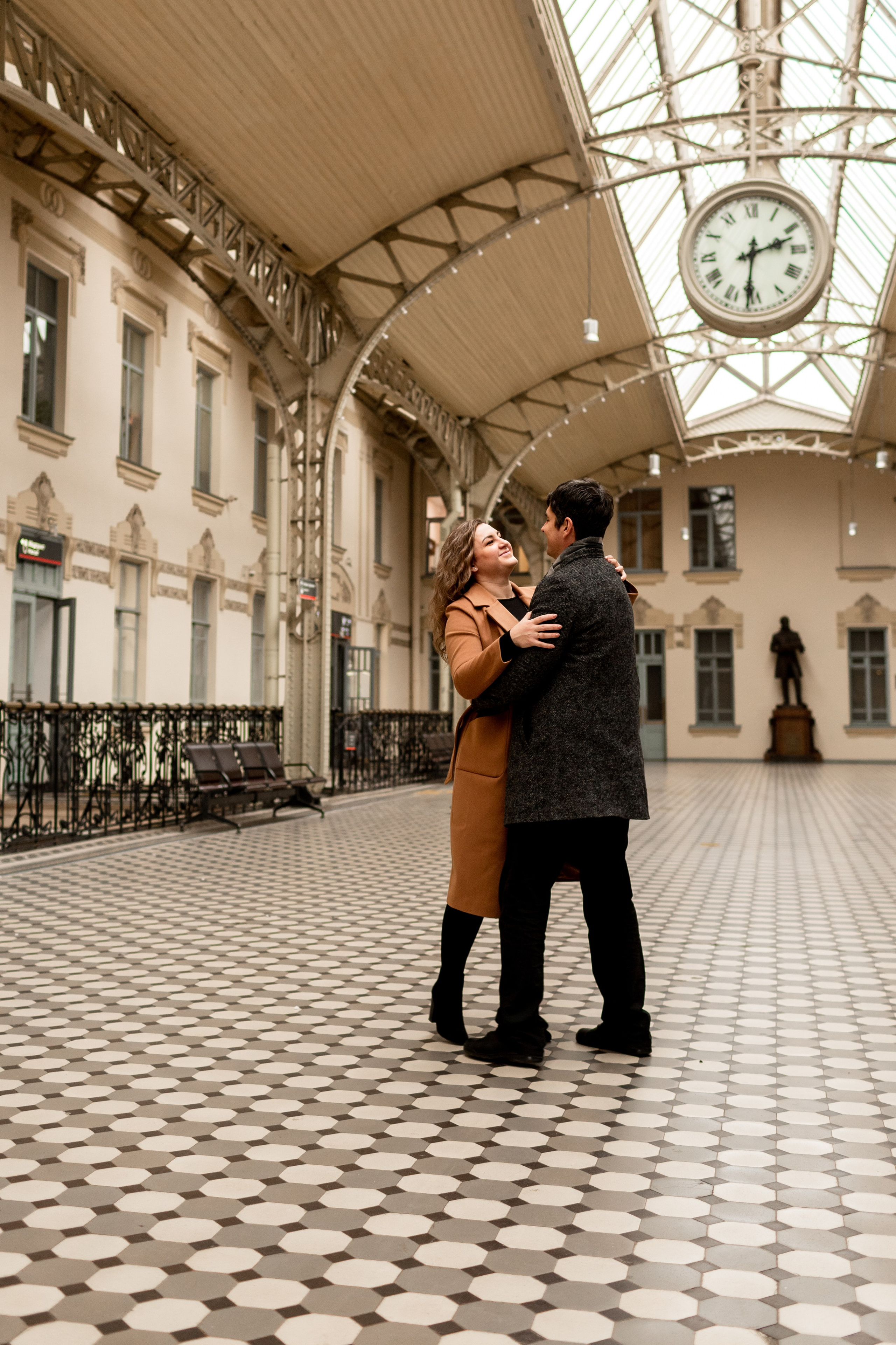 Фотосессия на Витебском вокзале. Свадебный фотограф Кирилл Белый