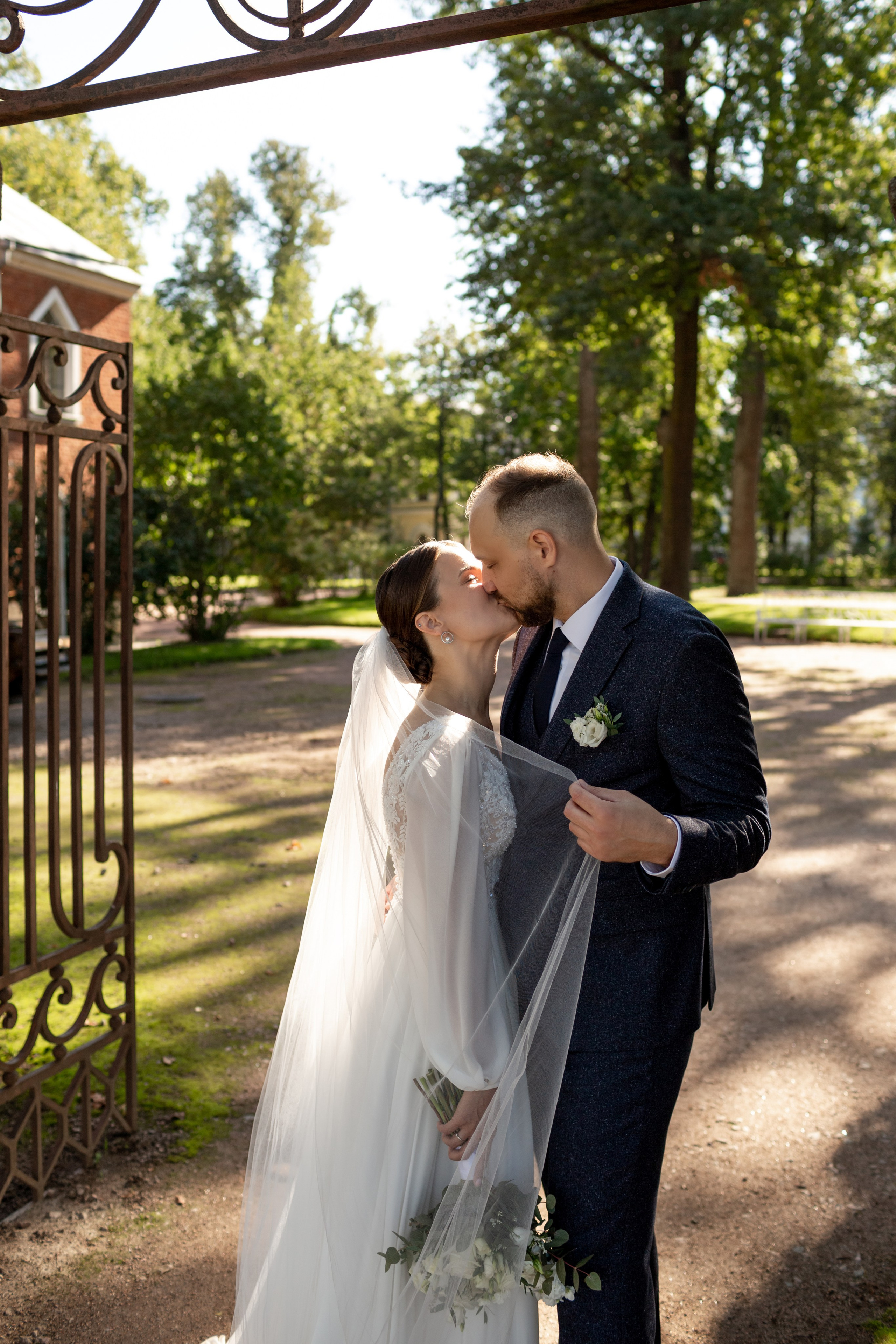 Свадебная фотопрогулка в Пушкине. Свадебный фотограф Кирилл Белый
