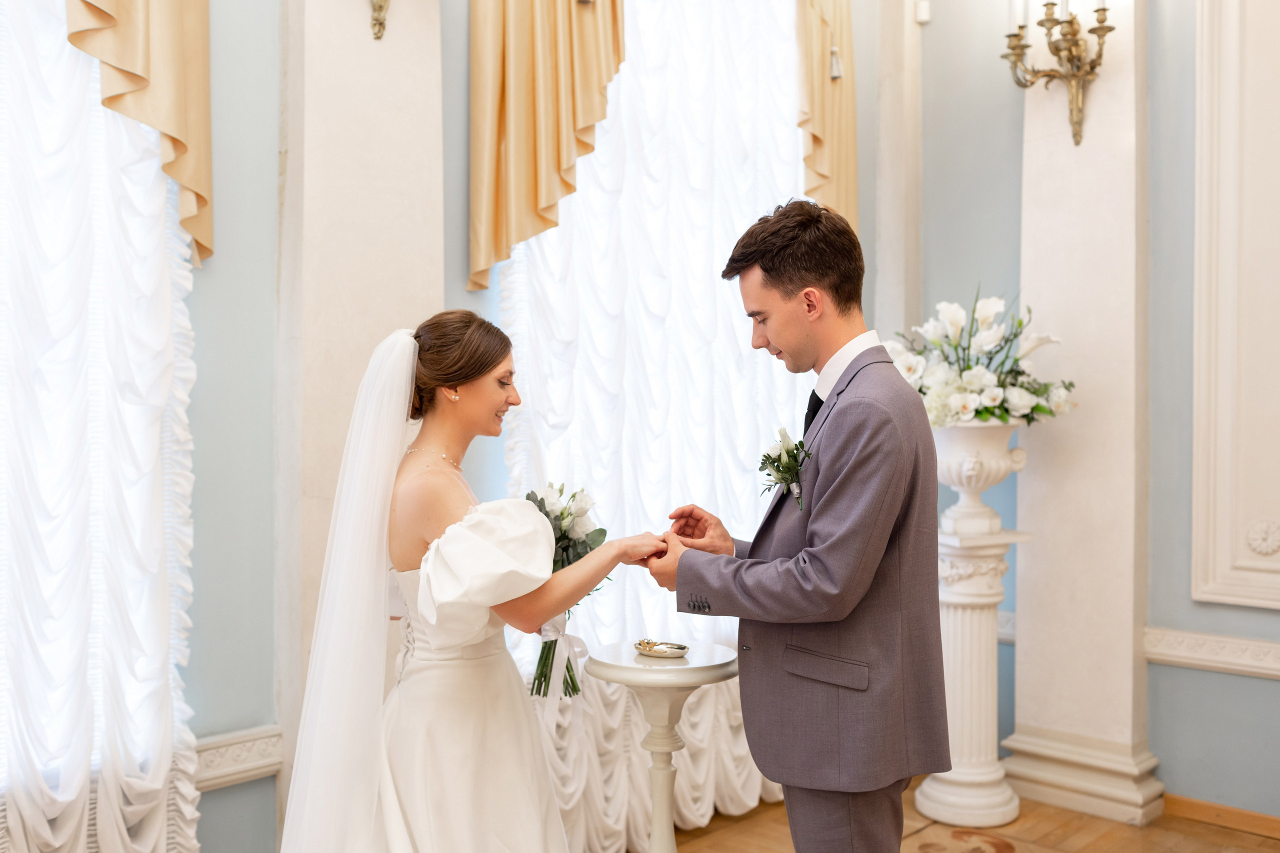 Свадебная фотопрогулка в Санкт-Петербурге. Свадебный фотограф Кирилл Белый