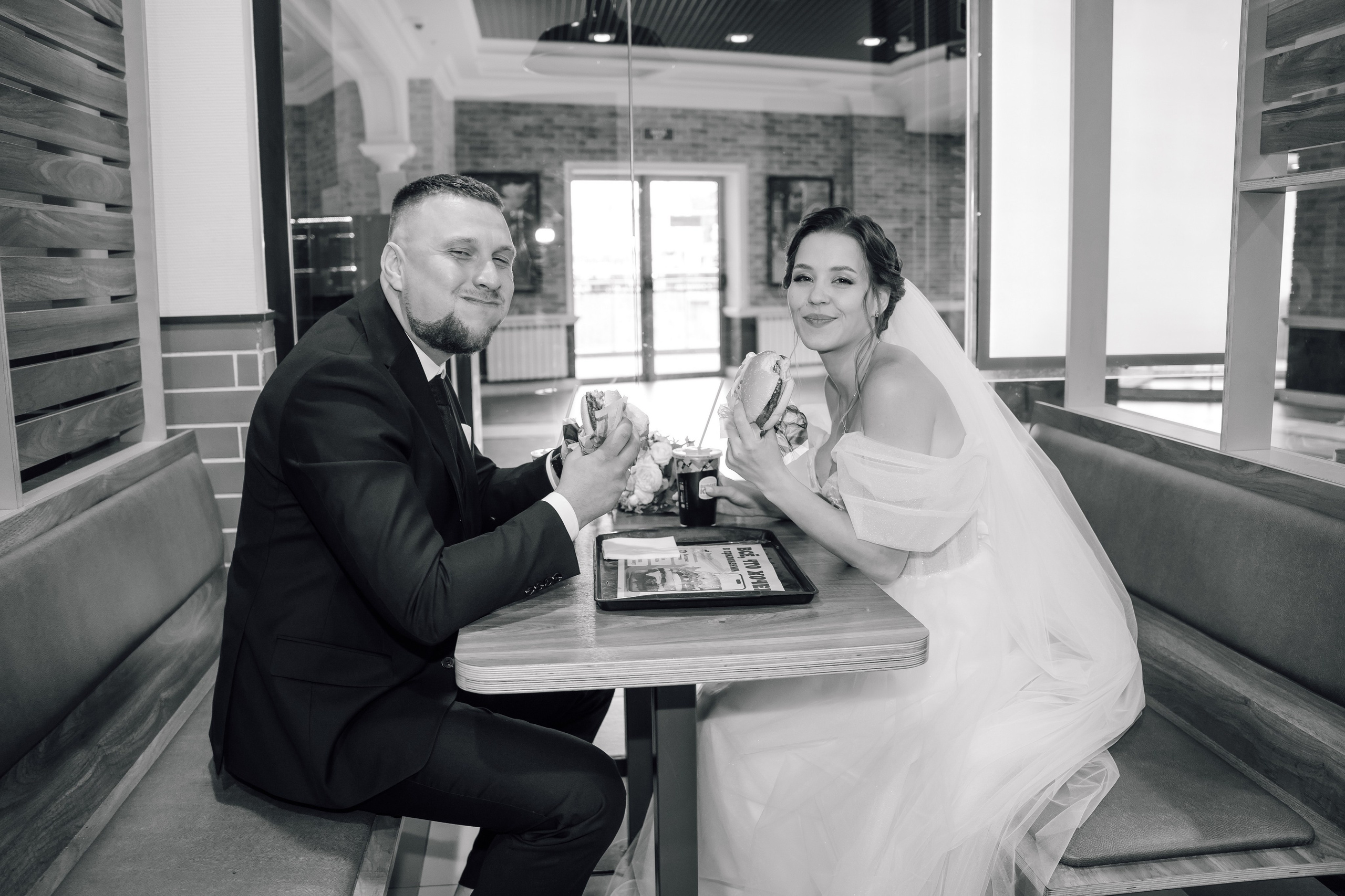 Свадебный день Яны и Максима, прогулка в лесу, Картинная галерея в Тамбове. Свадебный фотограф в Тамбове Павел Четвертков