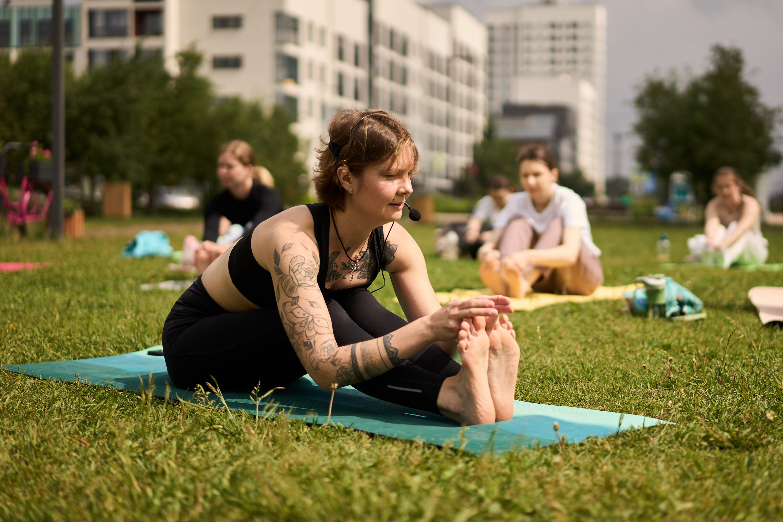 Репортажная съемка занятия йоги в парке. Фотограф Екатеринбург Кокшарова Александра