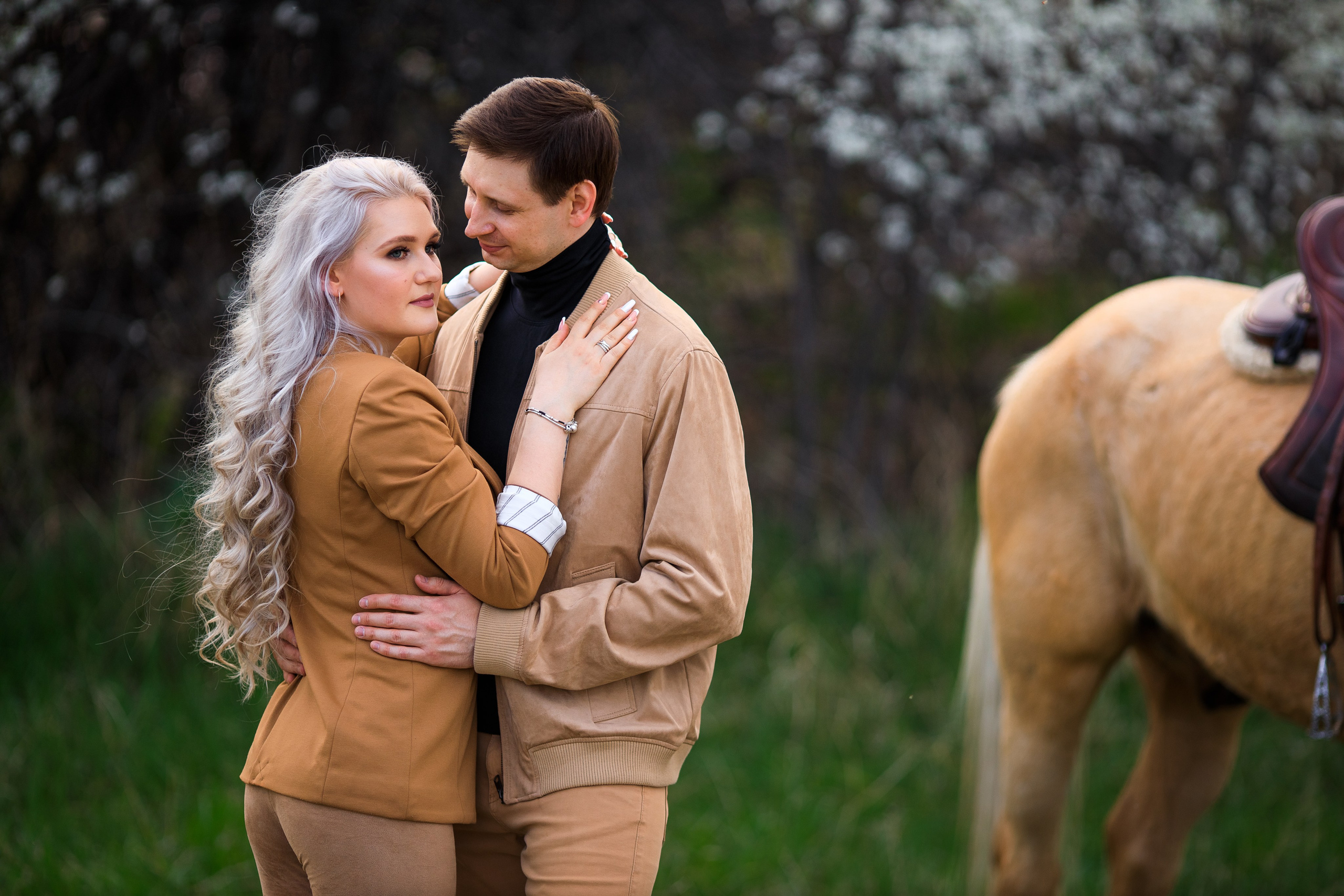 LoveStory с лошадью в Алматы. Свадебный и семейный фотограф в Алматы Алексей Балышев