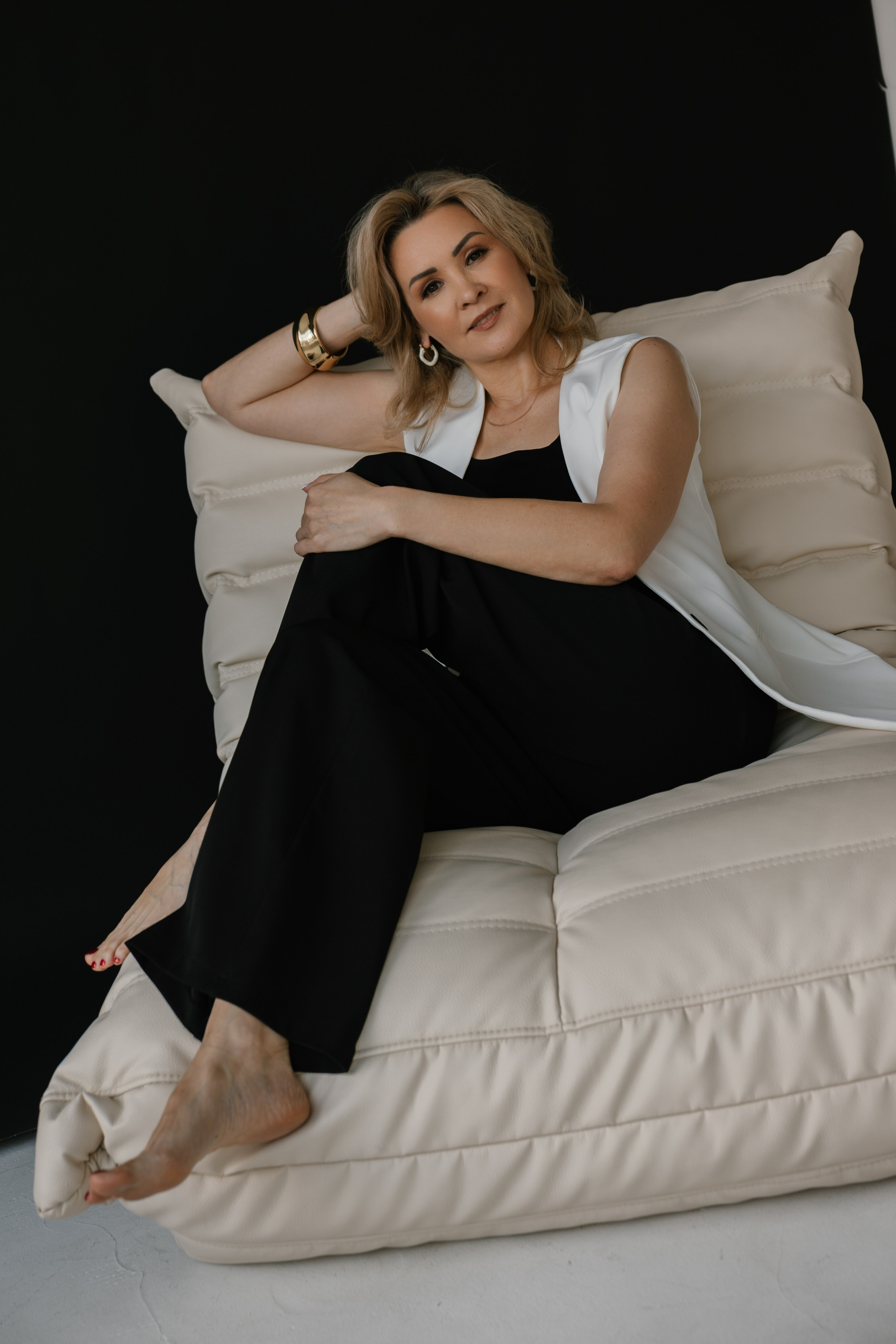 Ты в студии. Вита Овчинникова. Фотограф в Новосибирске. Снимаю женские портреты, контент для блогеров и брендов