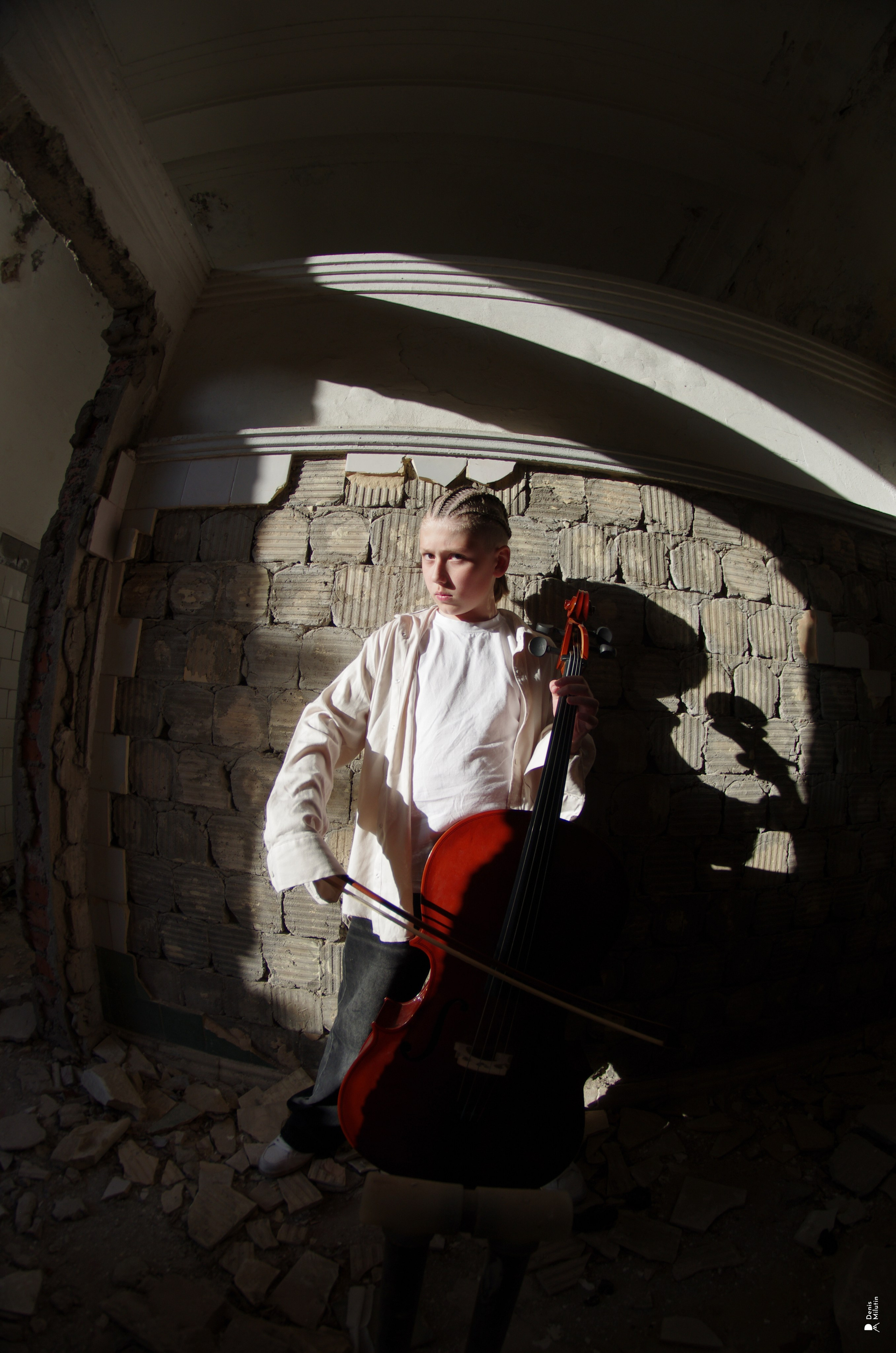 Виолончелист. Портретный фотограф Денис Милютин