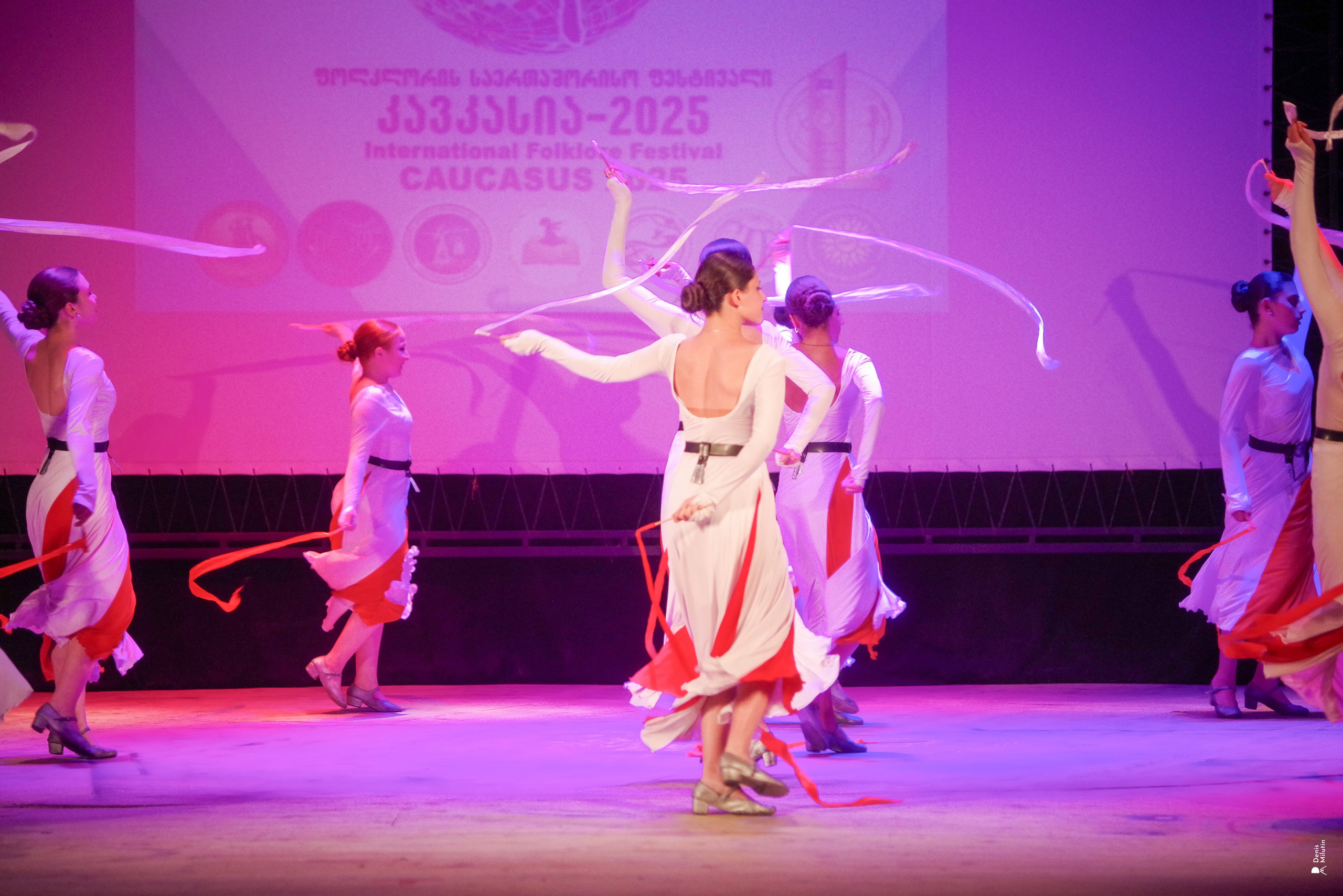 Танцы в прекрасном Они. Портретный фотограф Денис Милютин