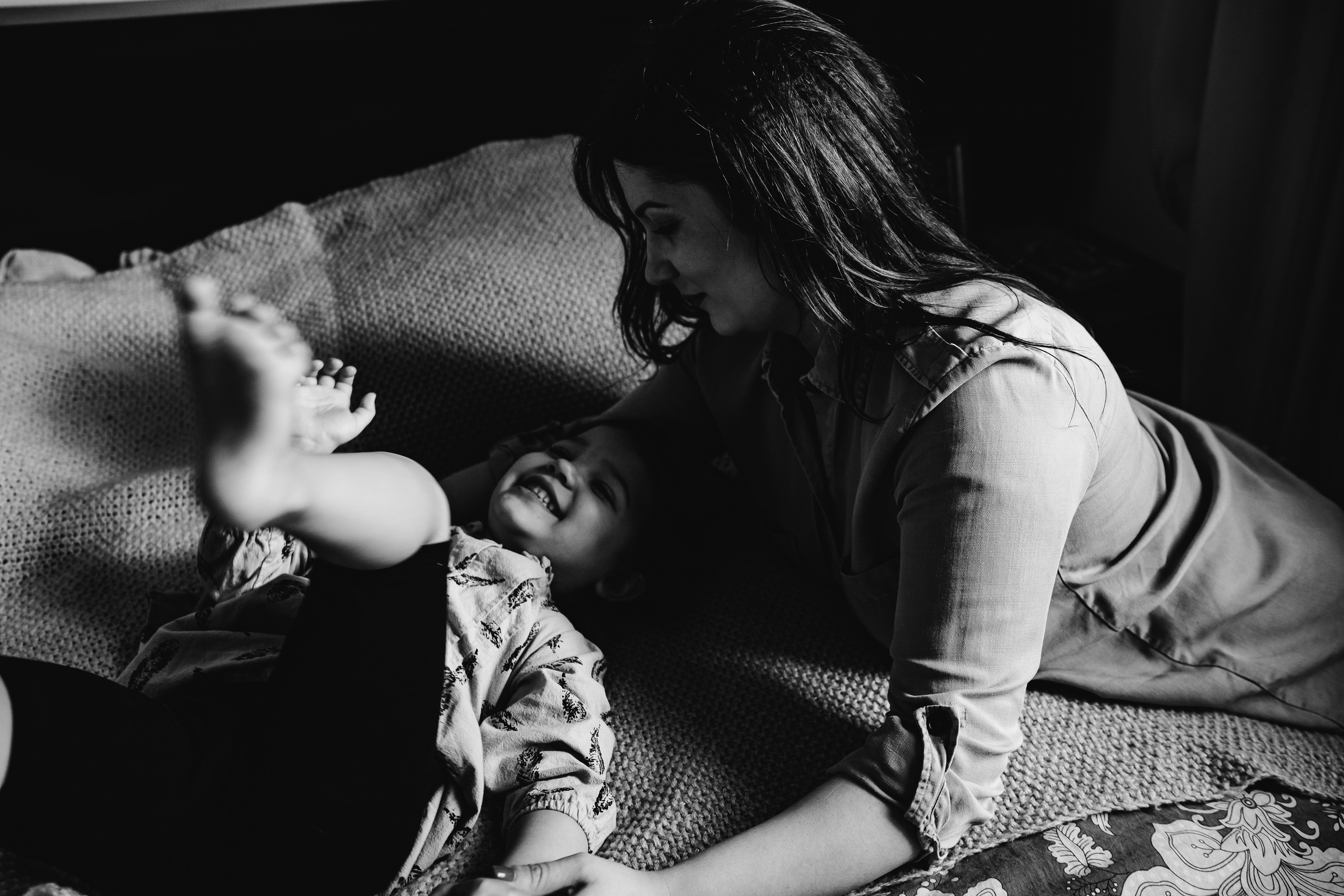 Мама, дочь, кот. Искренний фотограф