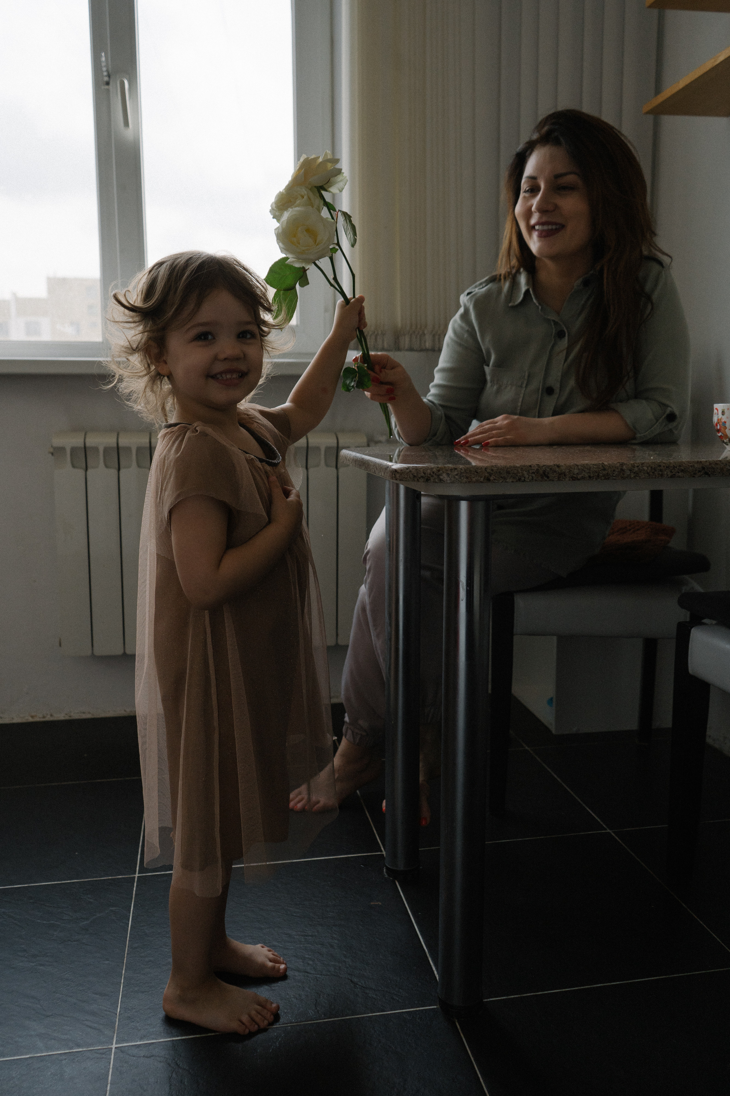 Мама, дочь, кот. Искренний фотограф