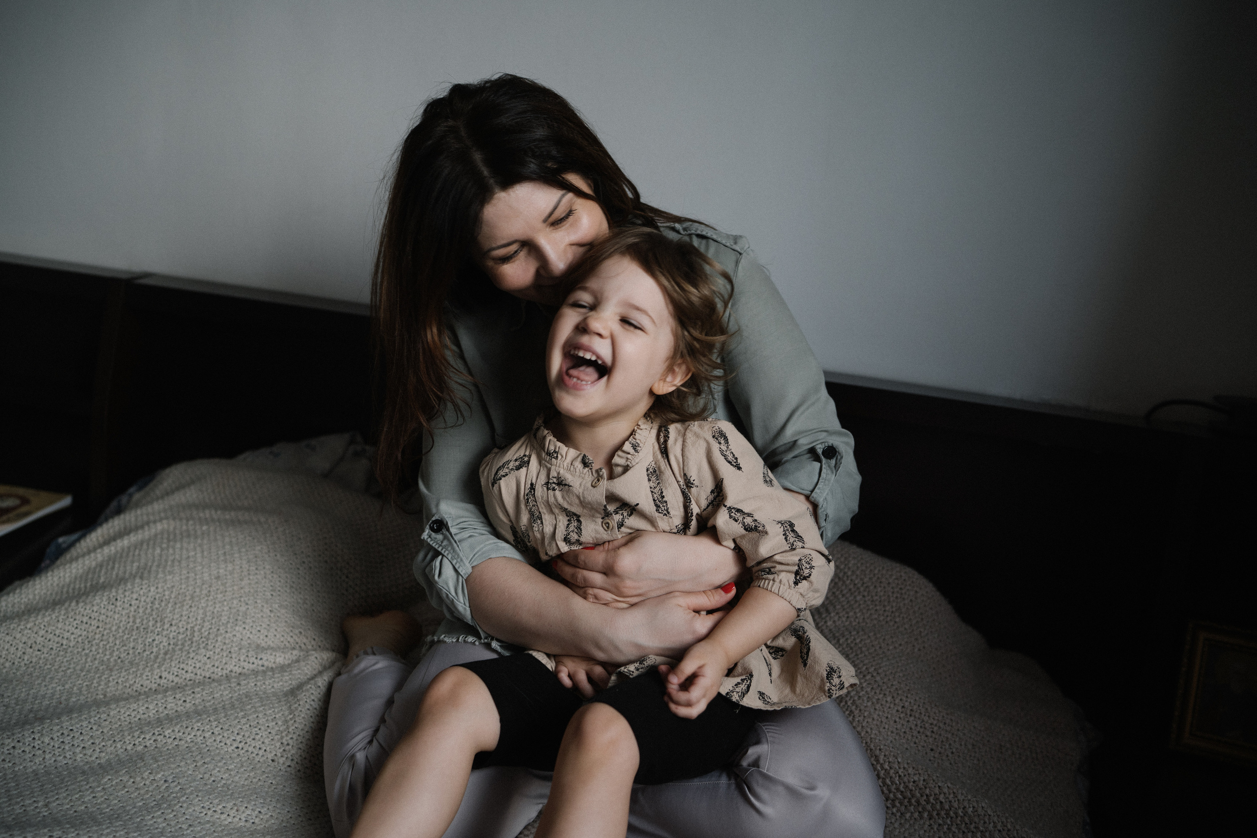 Мама, дочь, кот. Искренний фотограф