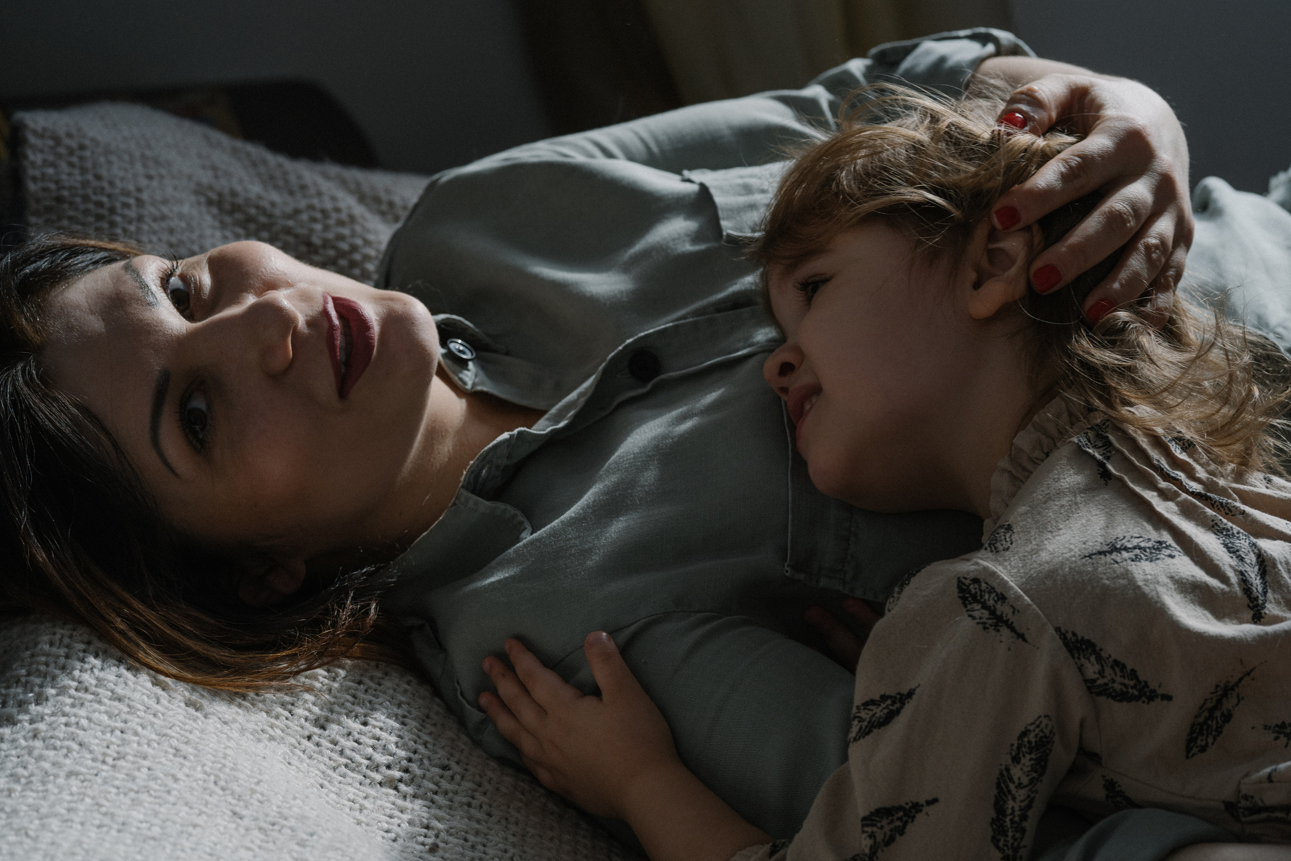 Мама, дочь, кот. Искренний фотограф