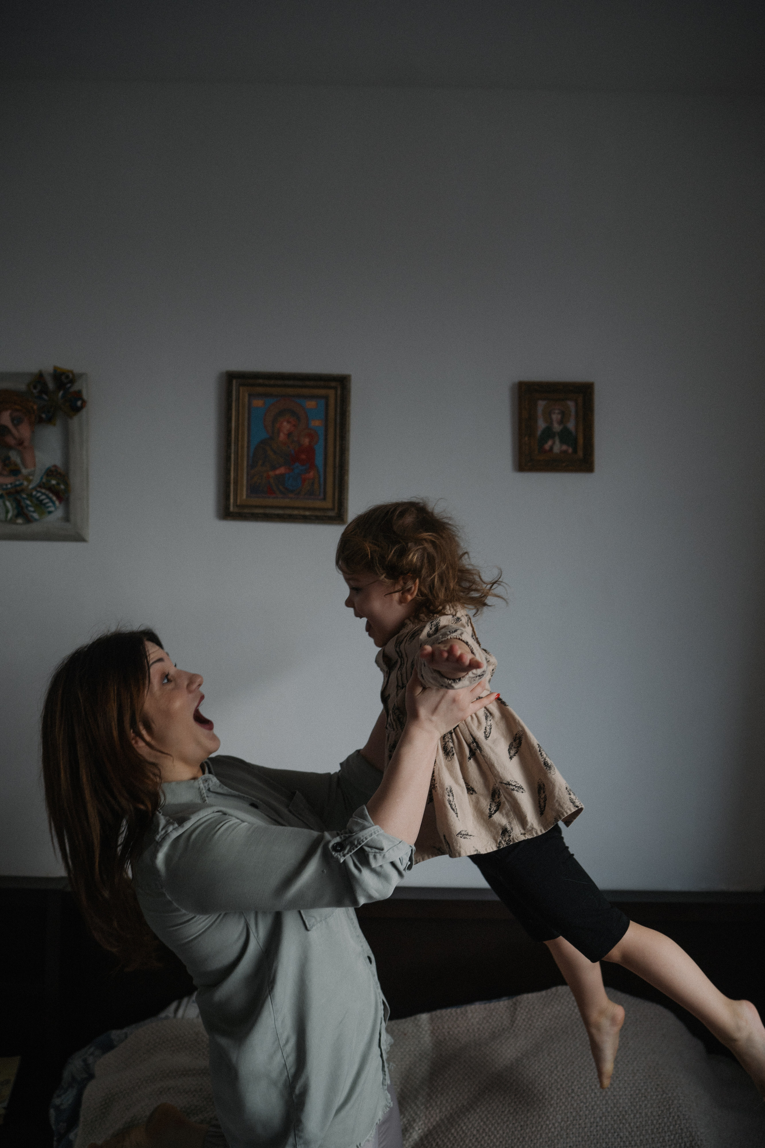 Мама, дочь, кот. Искренний фотограф