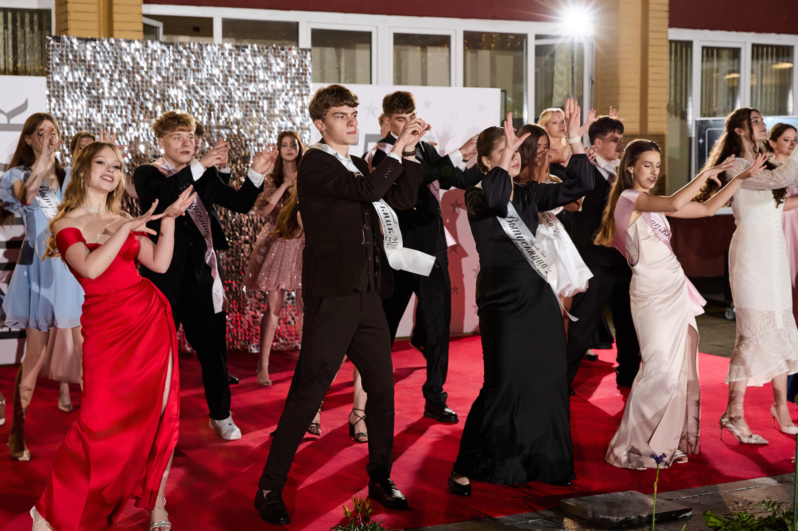 Выпускной 11 класс. Свадебная, репортажная фотосъемка и видеосъемка в Минске. Илья и Юлия Ширмановы. Фотограф | Видеограф | Минск