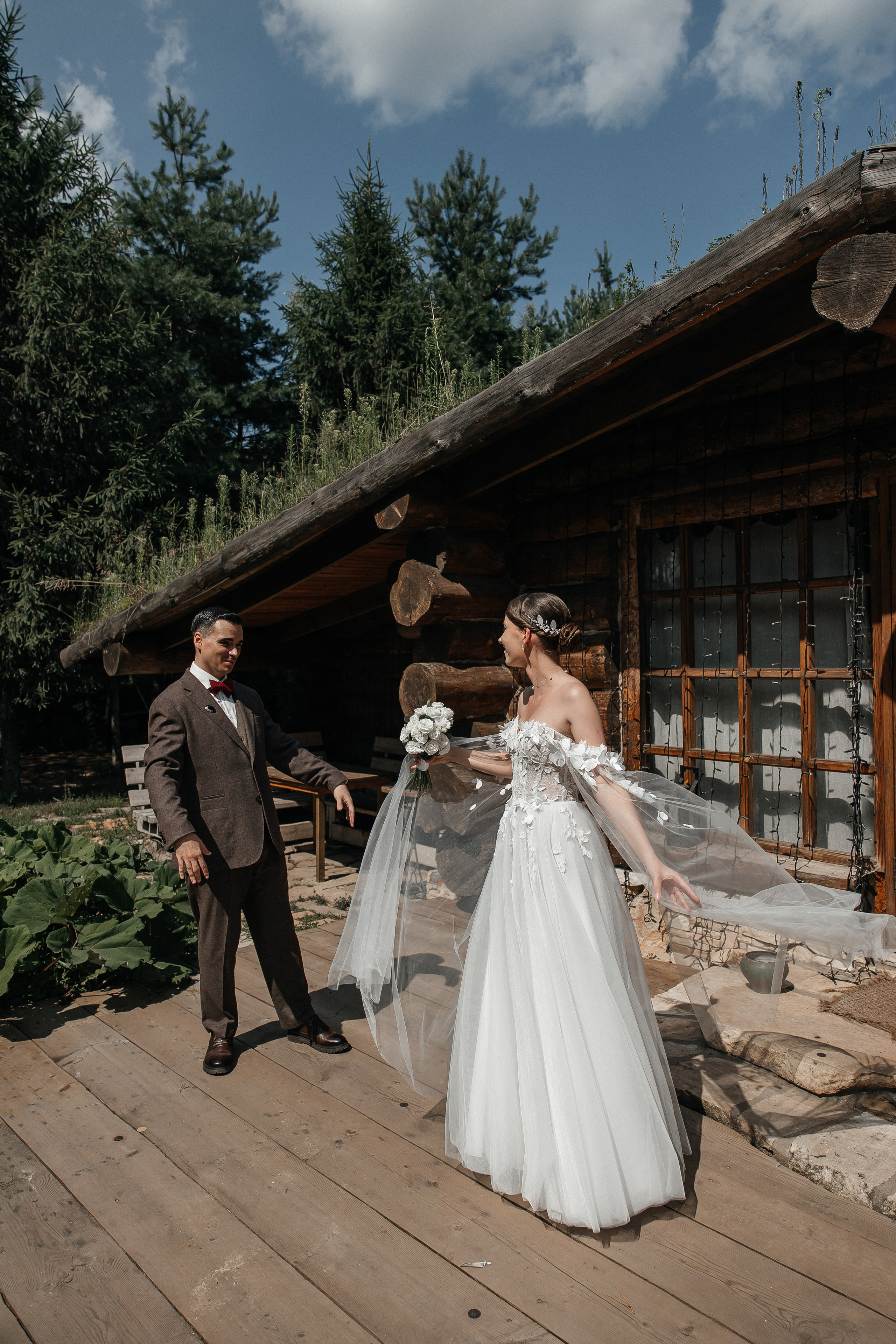 Свадебная фотосессия в мини-отеле Таежный в Москве