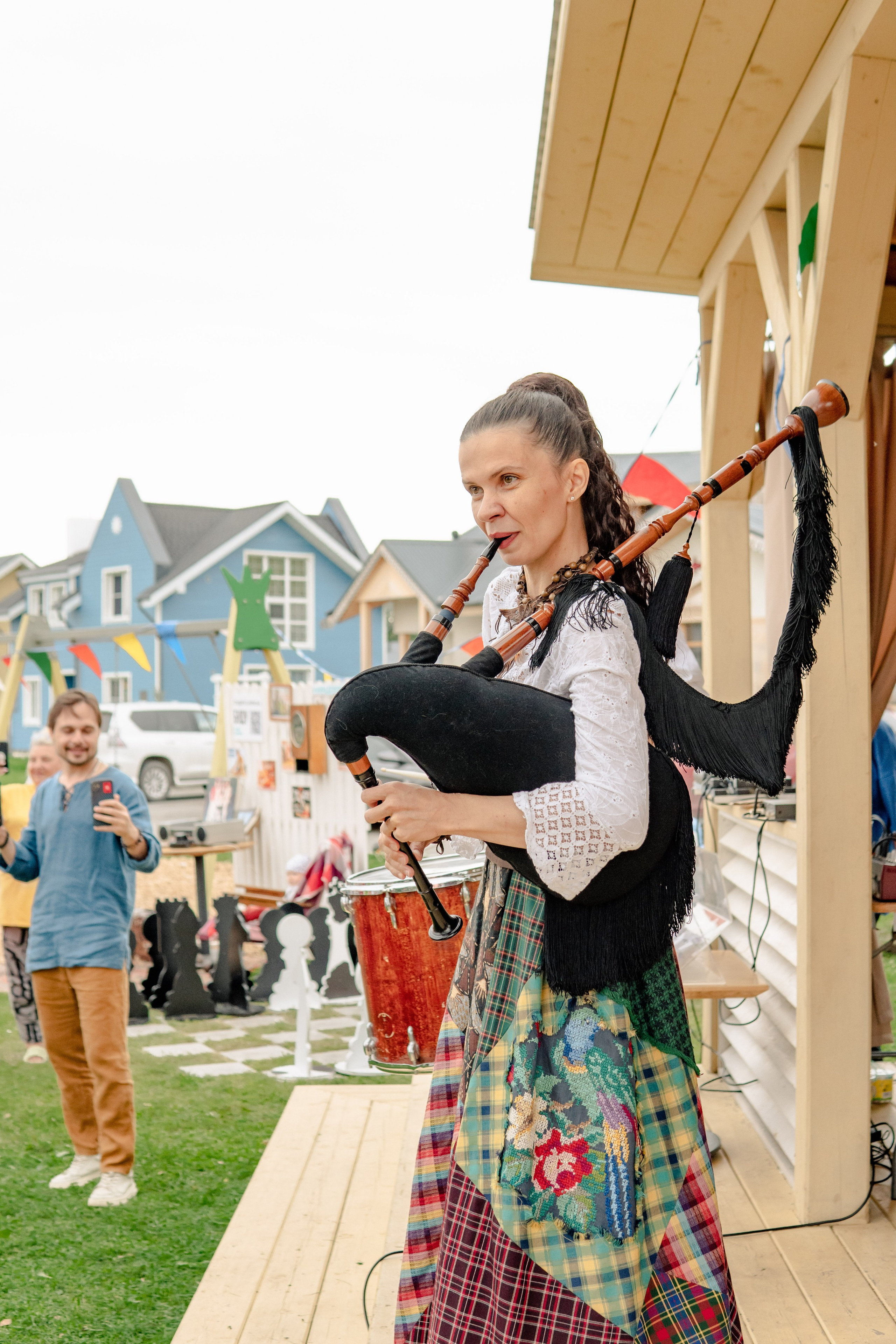 музыканты в Деревне Мира