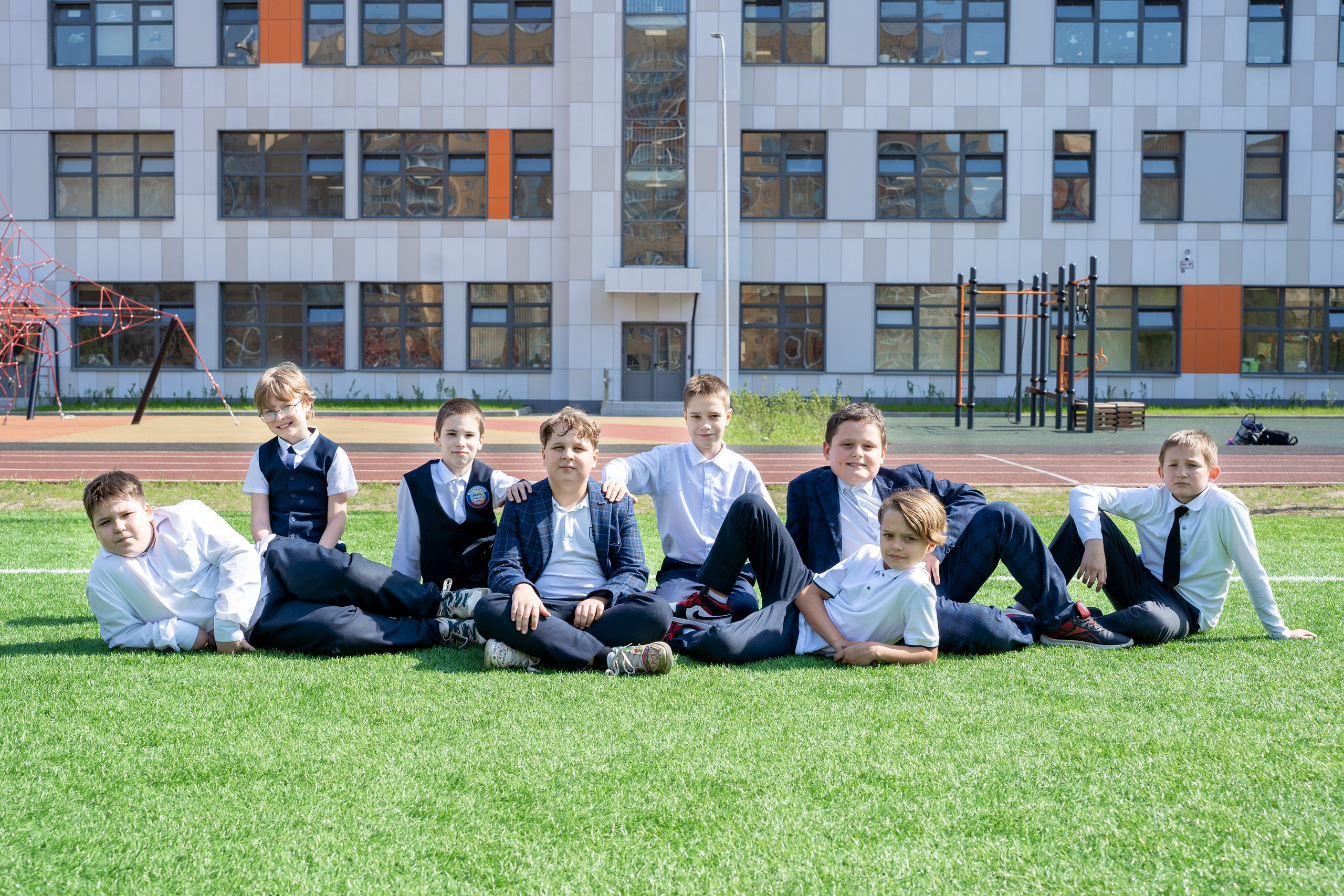 Прогулки в школьном дворе. Фотограф Казакова Анастасия