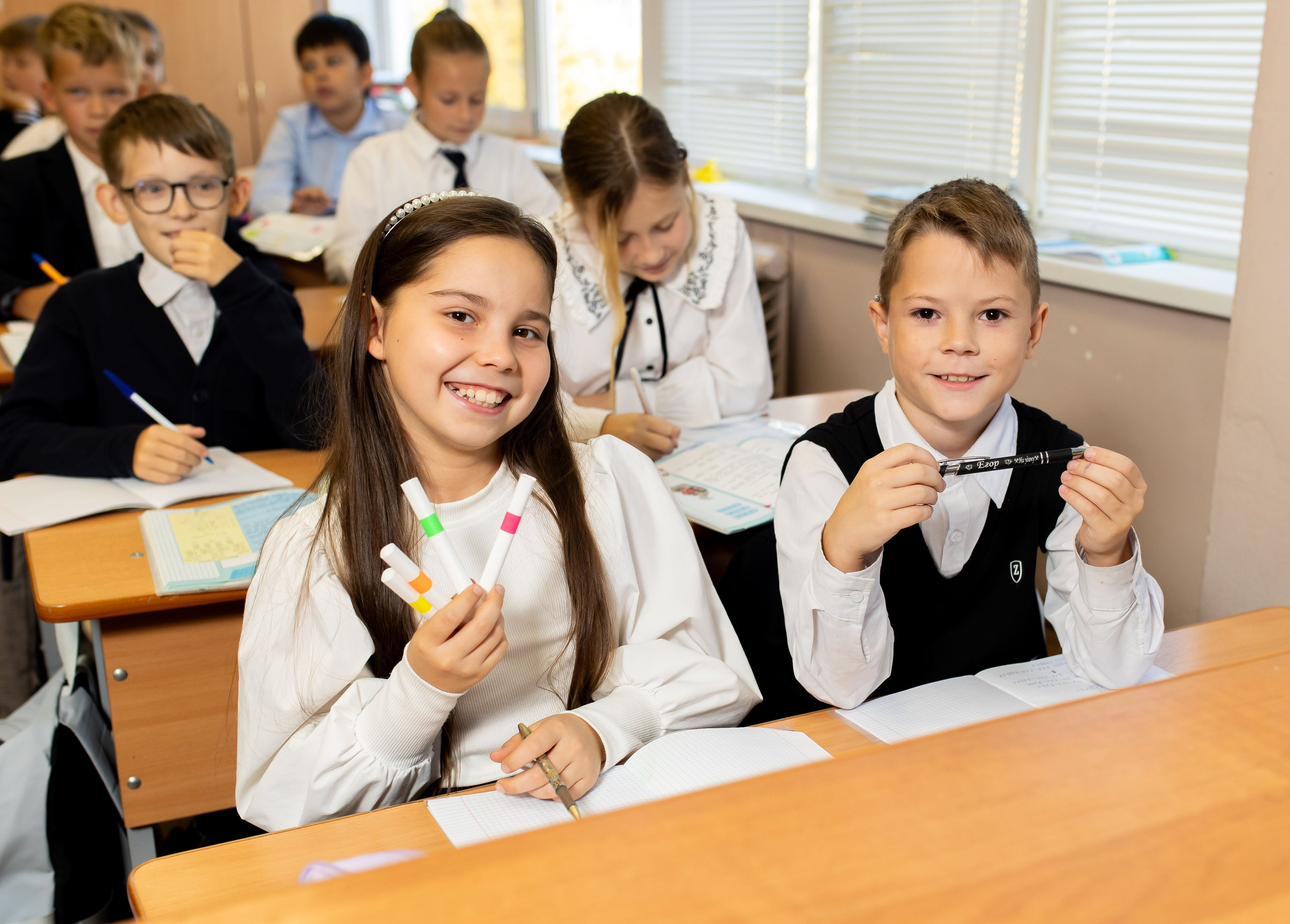 4 классы (КНИГИ)3150-3500р (обложка индивидуальное фото). Фотограф Алёна Финашова