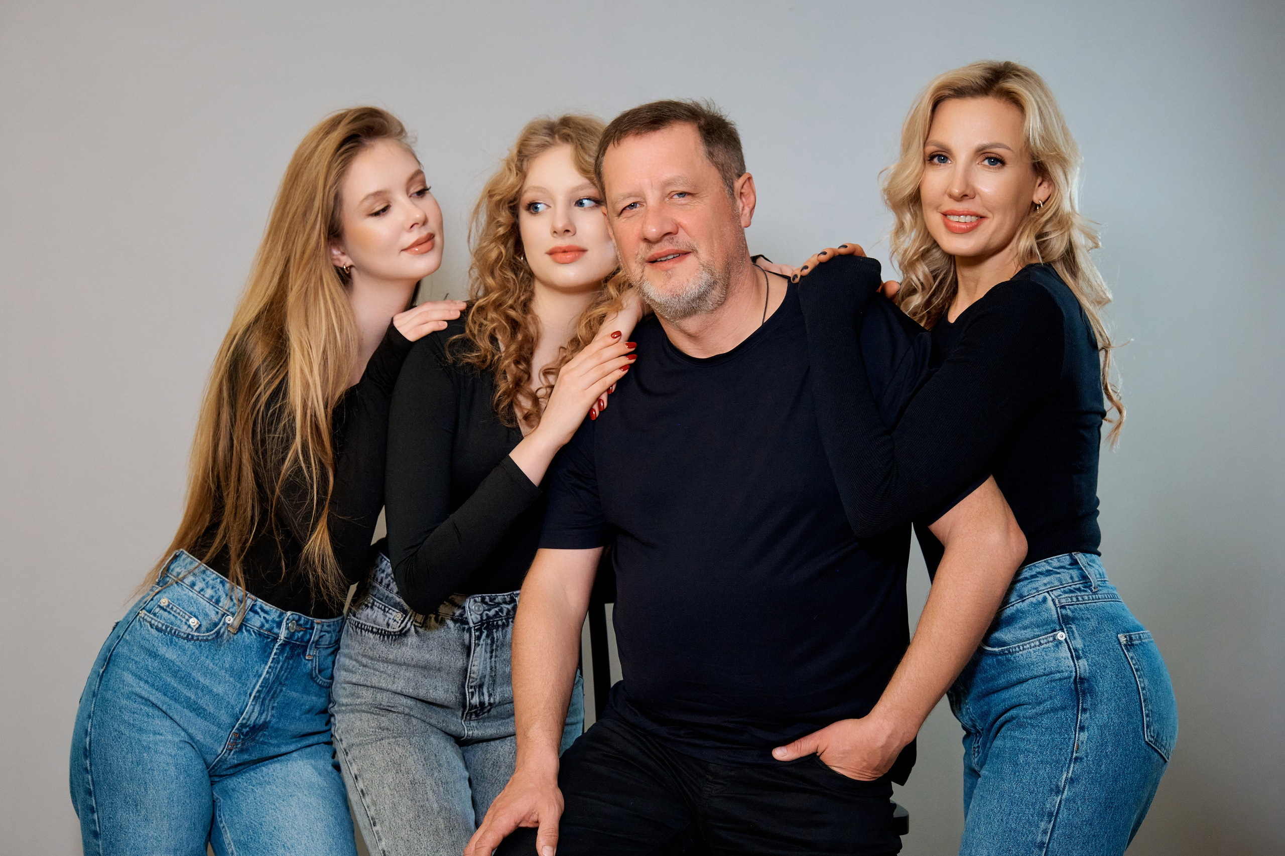 Семейная фотосессия дома. Фотограф Таганрог Анна Трайжон