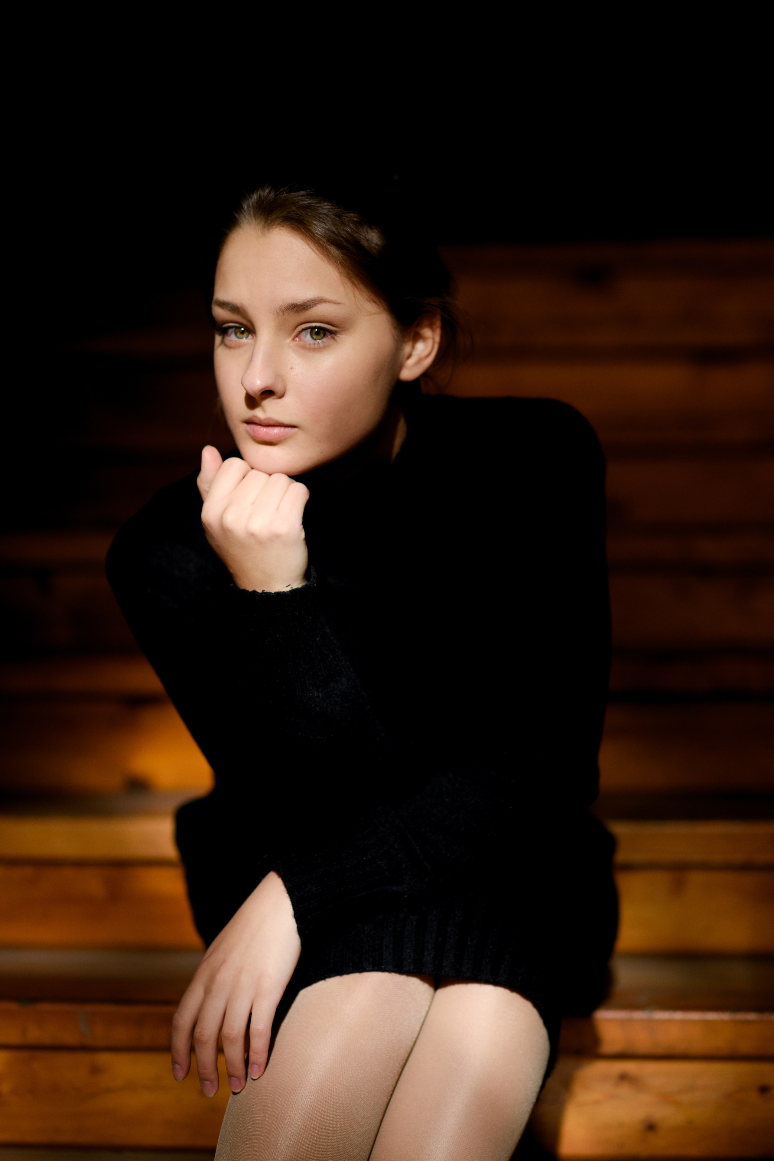 Фотосессия девочки подростка в Коломенском в темном ключе. Главная