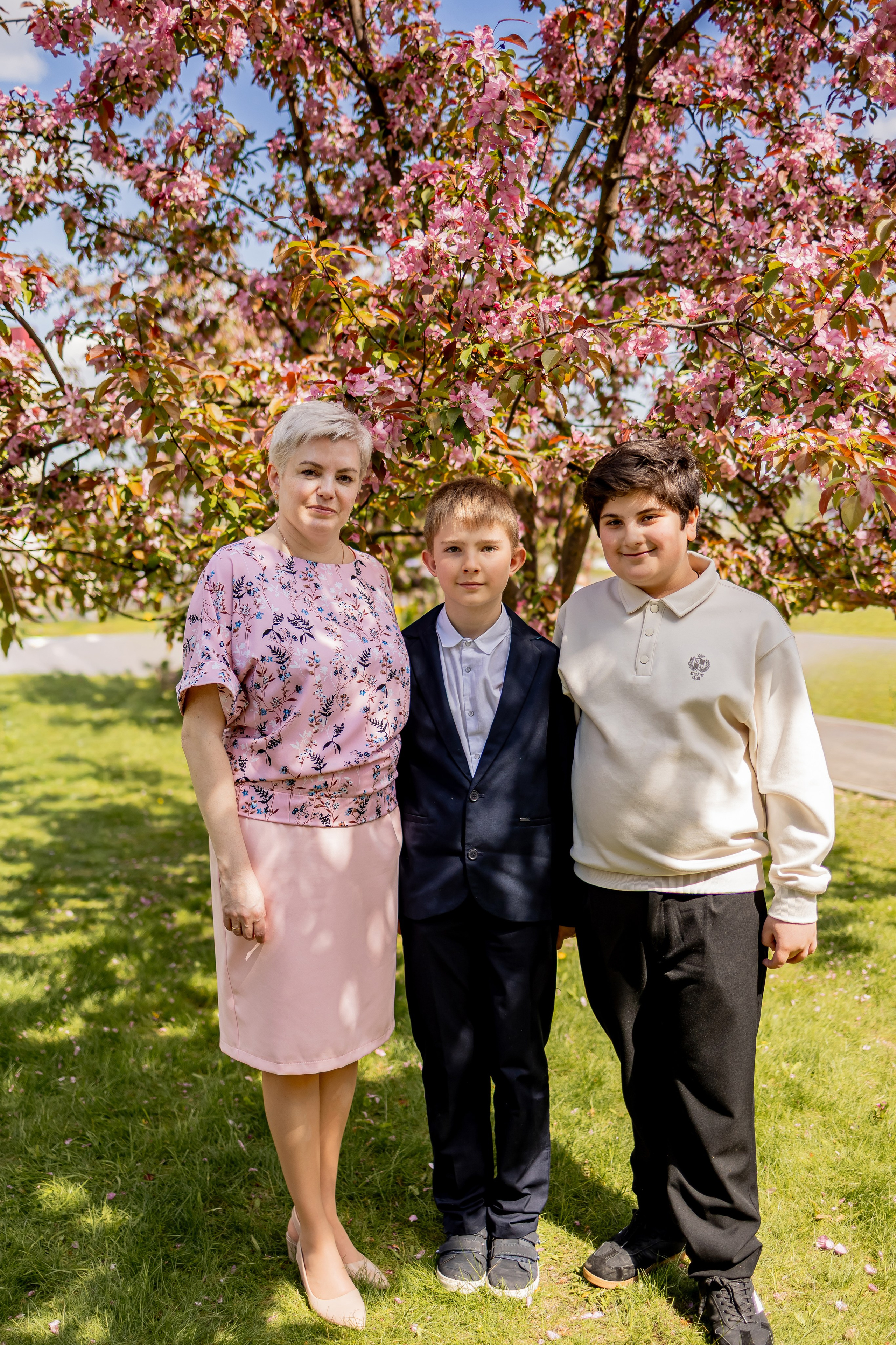 Выпускной в начальной школе на улице. Фотограф и видеограф Москва. Свадебный фотограф, видеограф. Выпускные альбомы. Оживающие альбомы