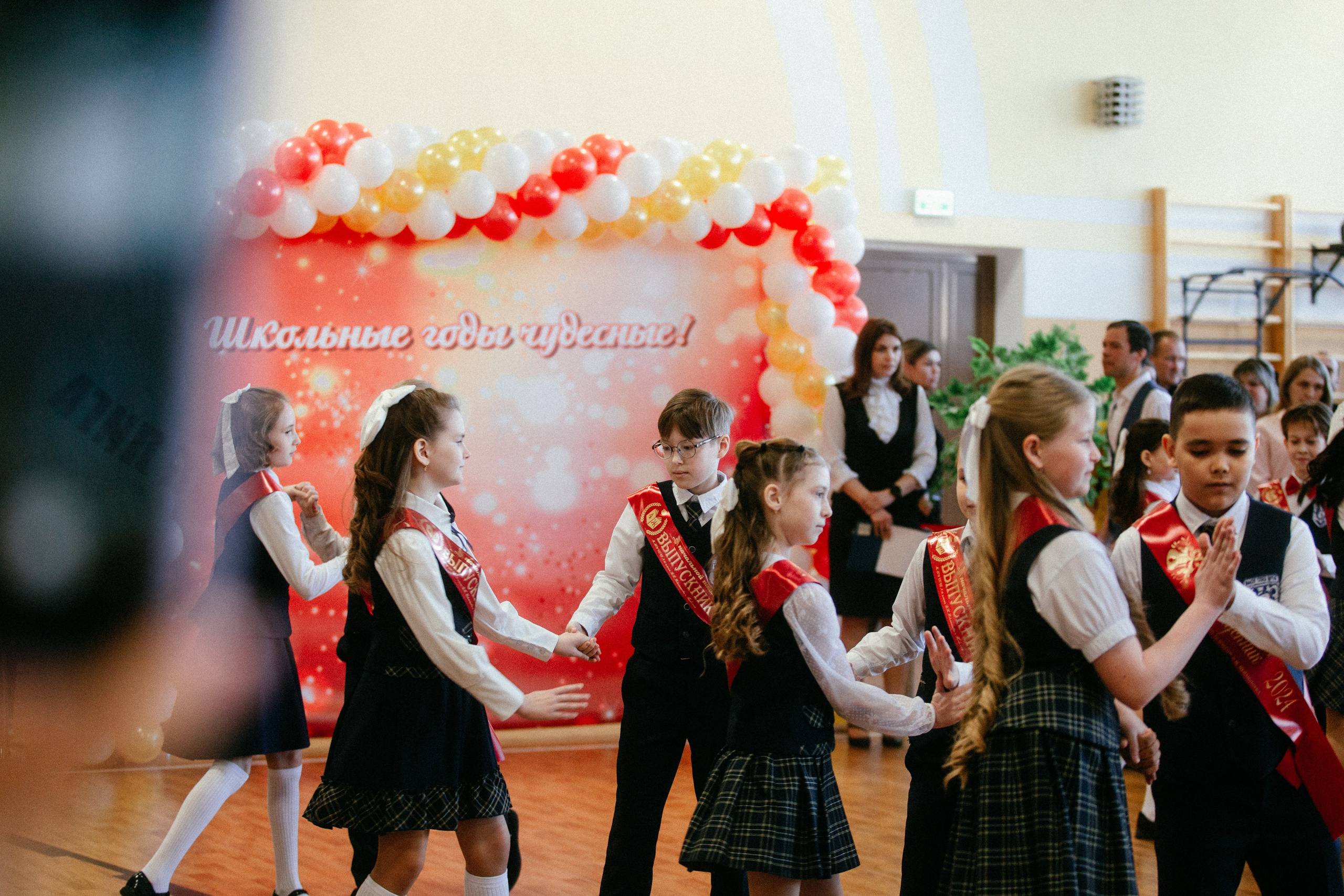Выпускной в начальной школе. Арт-фотограф Крис Л. в Тобольске: портрет, семейные, свадьбы