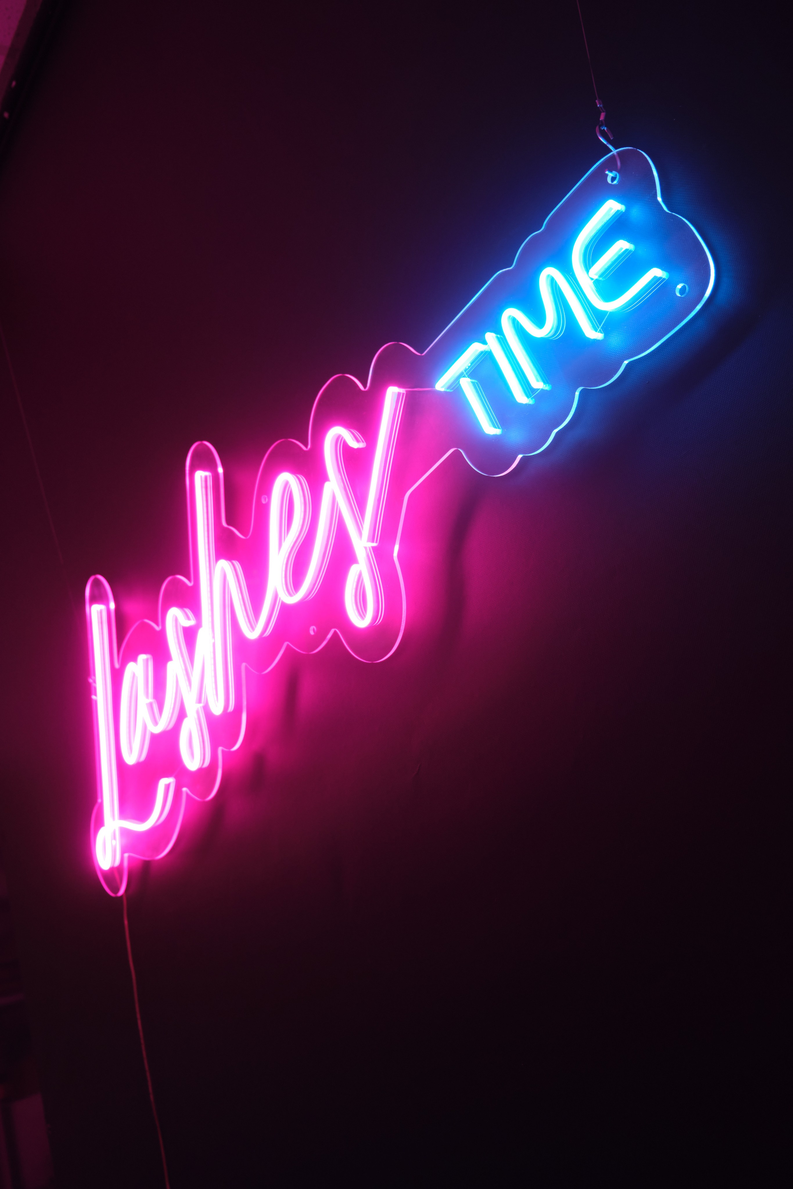 Предметка, неон. Репортажная фото и видеосъемка в Москве под ключ