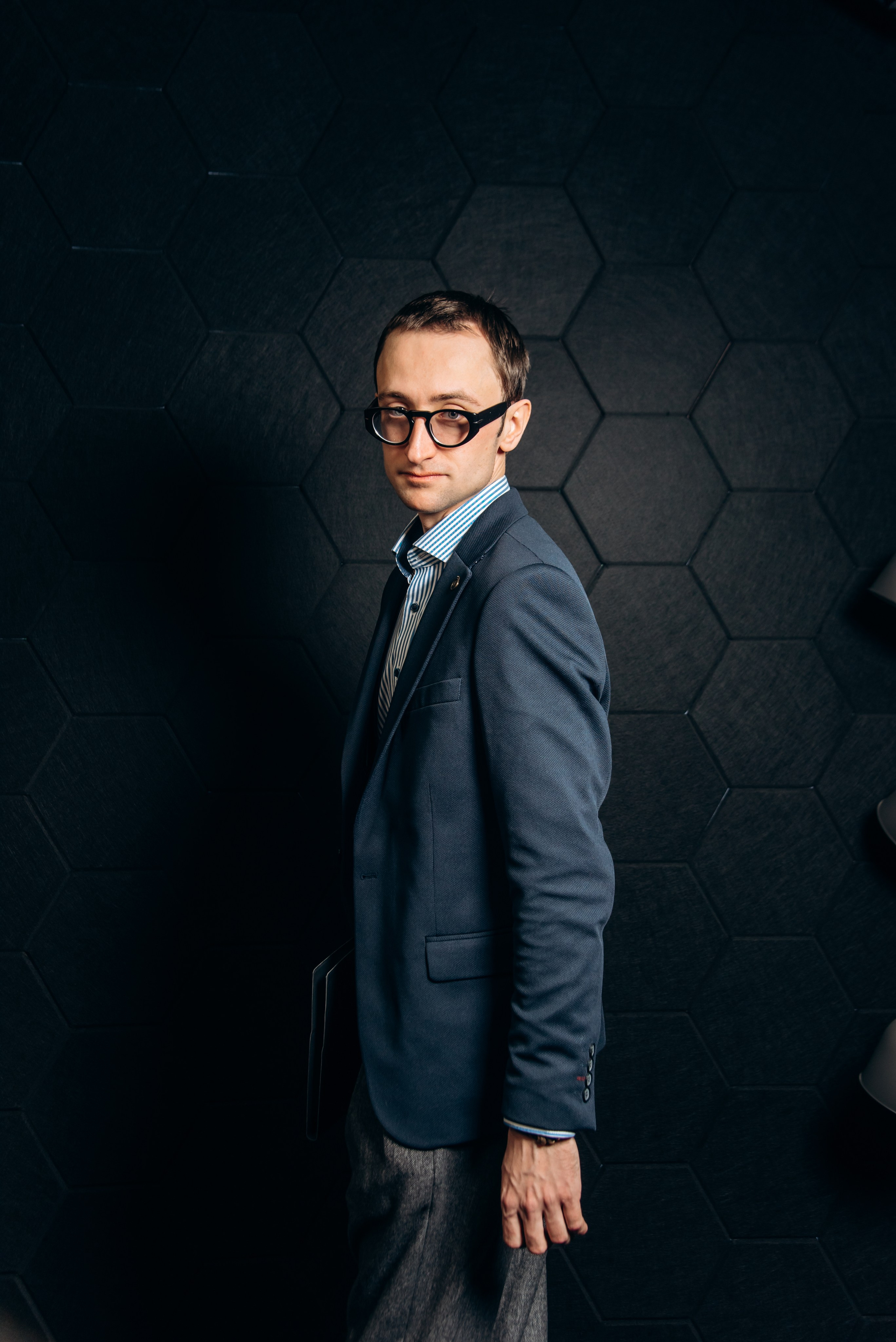 #деловойпортрет #бизнеспортрет #мужскойпортрет #профессиональныйпортрет #портретнаделовую #headshots #businessheadshot #corporateheadshot #геройнафото #студийнаяфотосессия #портретдлярезюме #портретдляLinkedIn #партнерскиепартнёры #мужскойстиль #деловойобраз