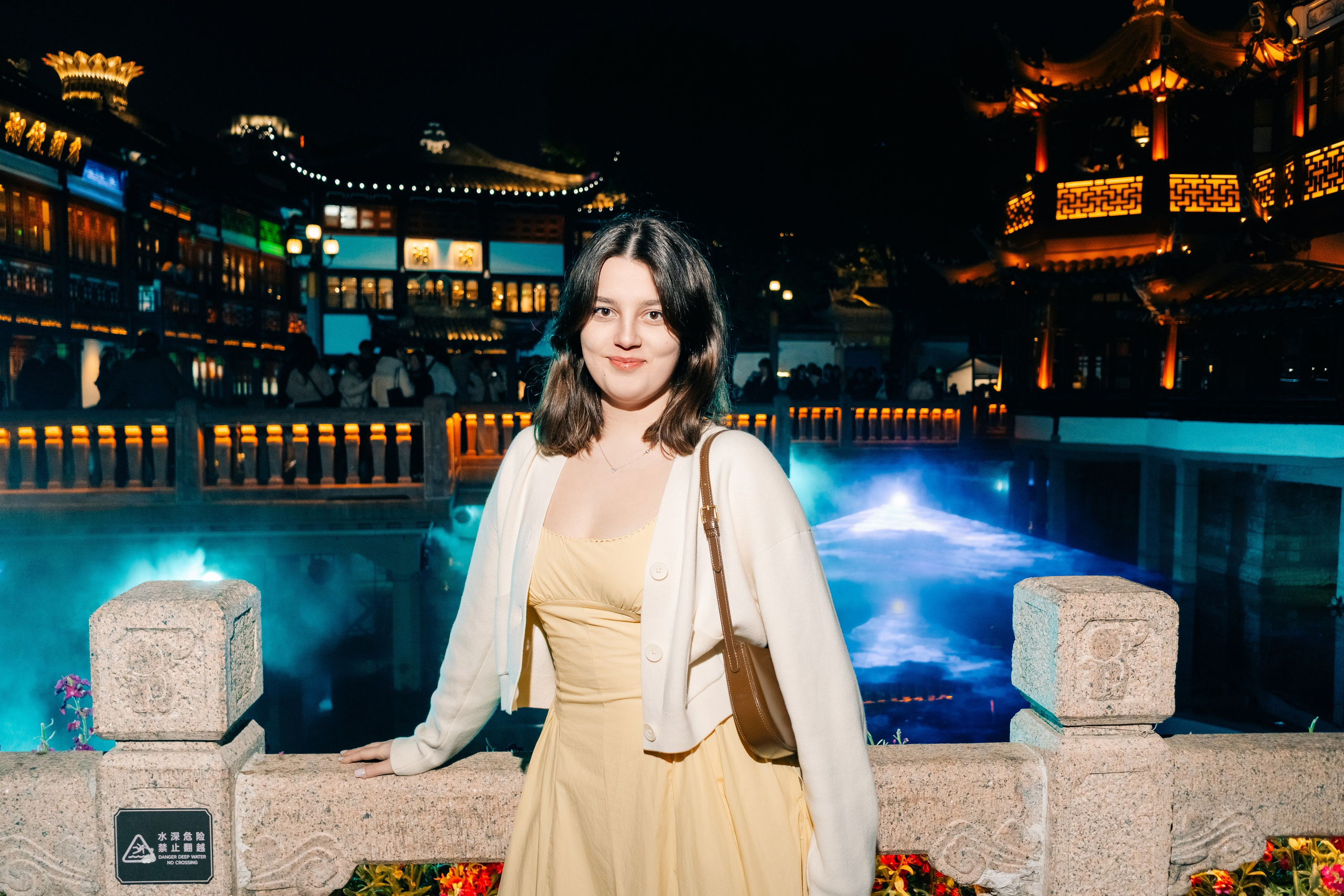 Evening Family Photo Session at Yuyuan Bazaar in Shanghai