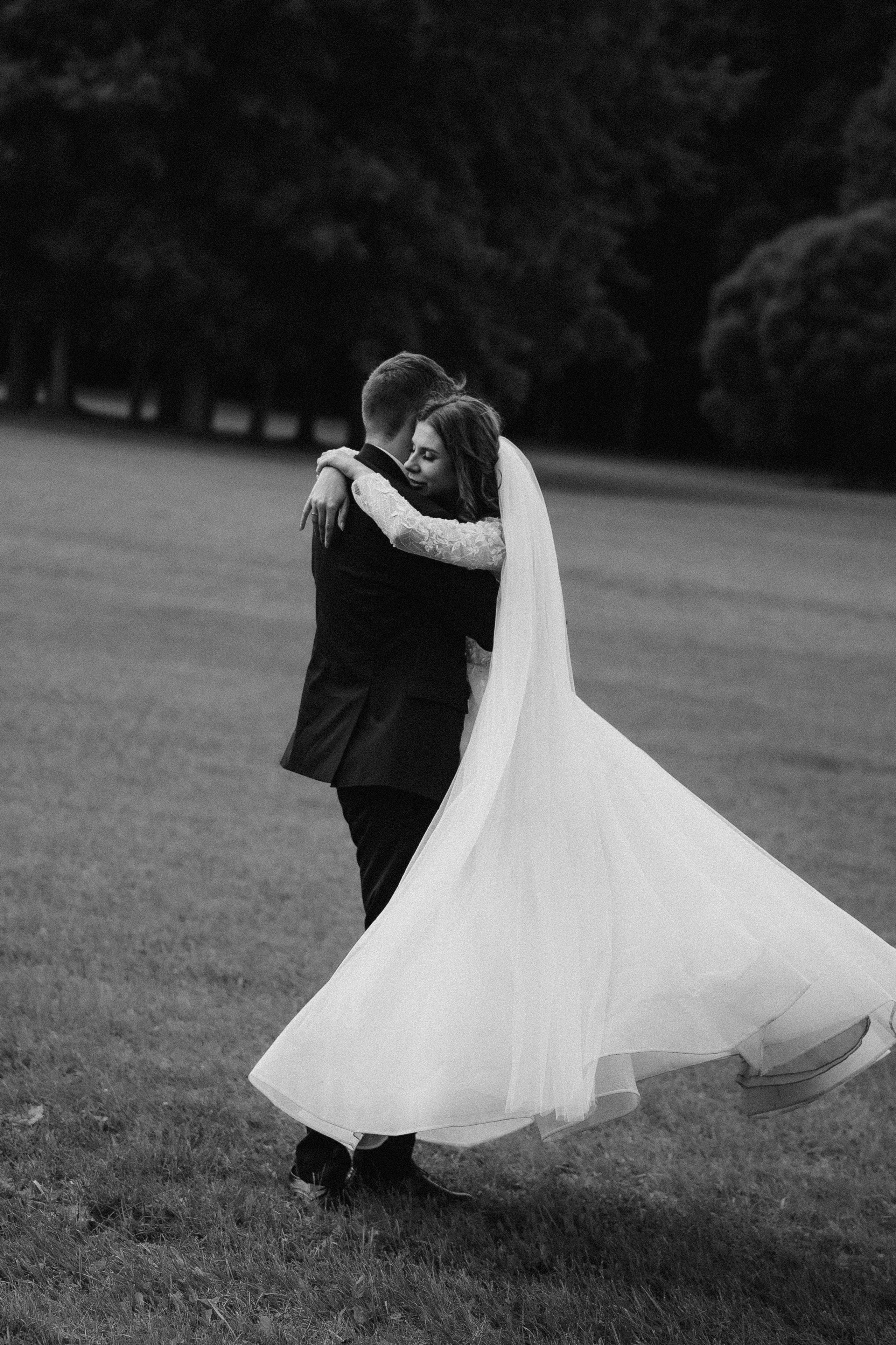 Фотосессия свадьбы Ивана и Александры в парке Горки Ленинские