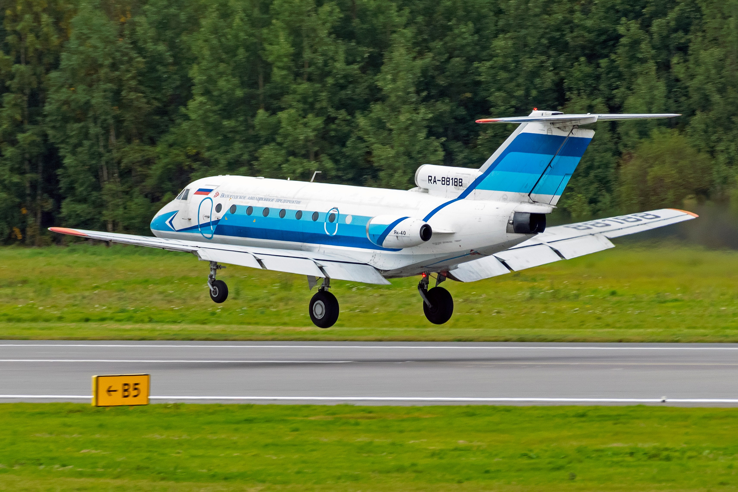 Авиация: самолеты, вертолеты, небесные зарисовки. От прошлого к будущему авиации через фотографию