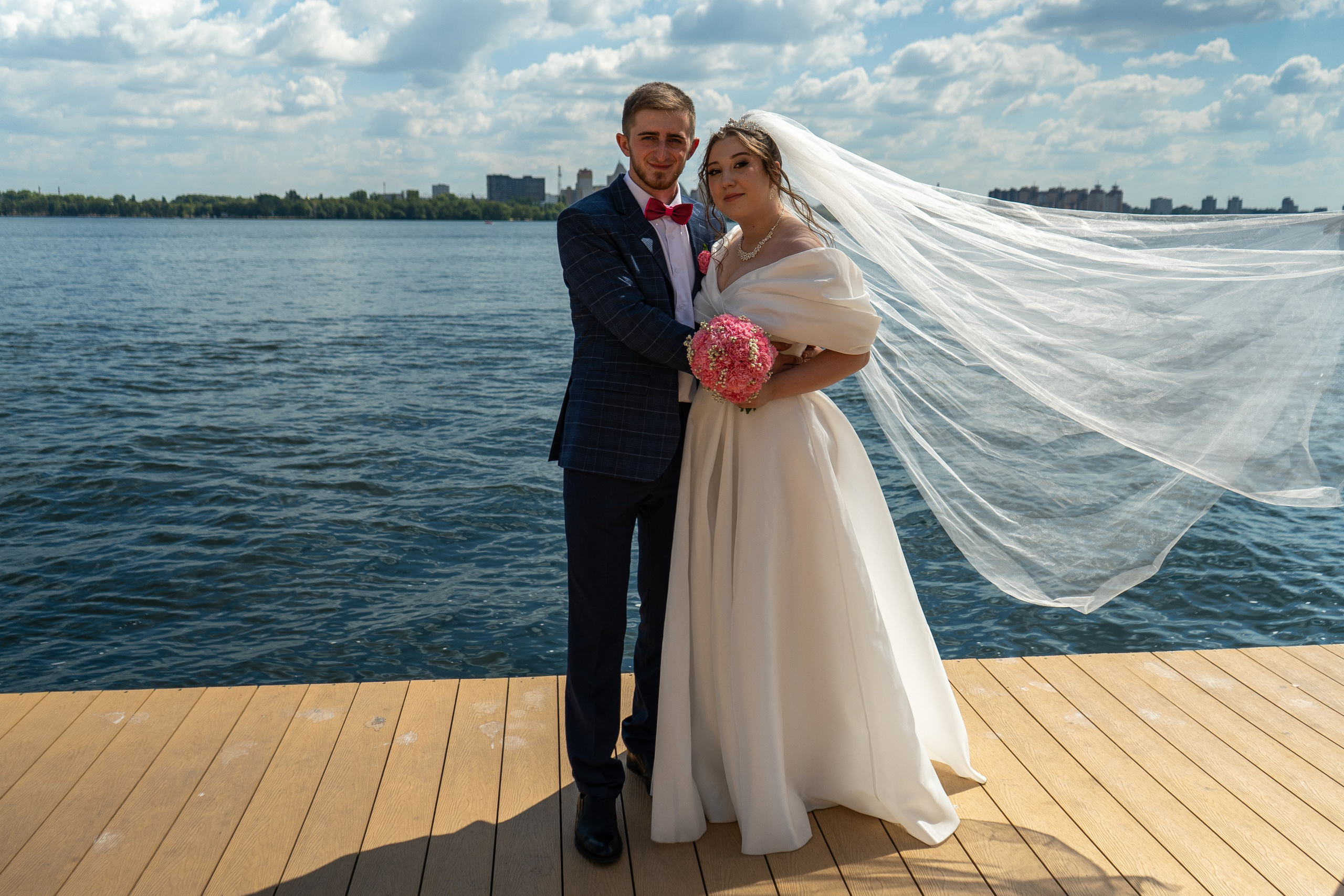 Свадебная фото прогулка летом в Воронеже с фотографом