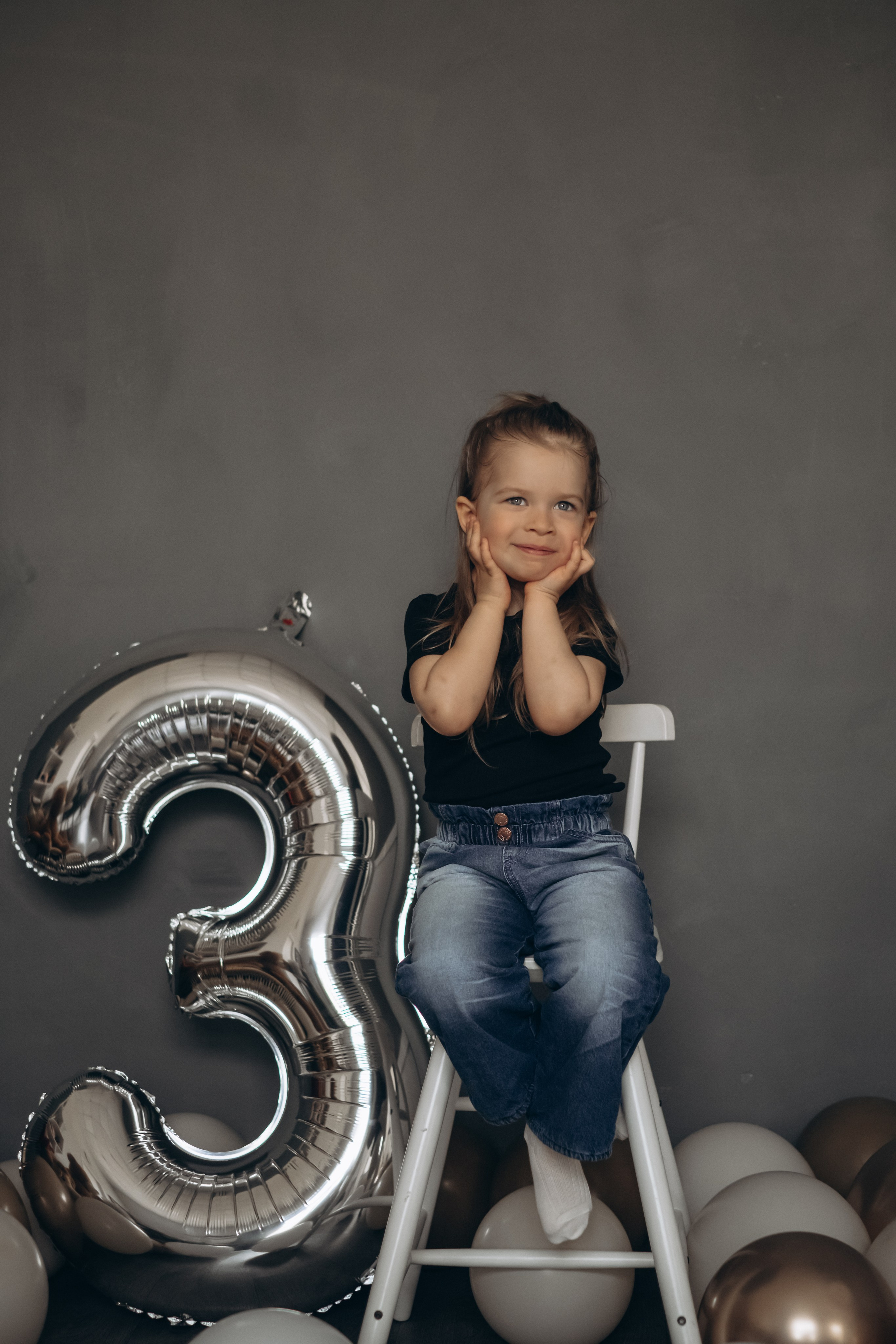 Фотосессия «День рождения» в минималистичной студии. Фотограф Новосибирск Анна Рождественская