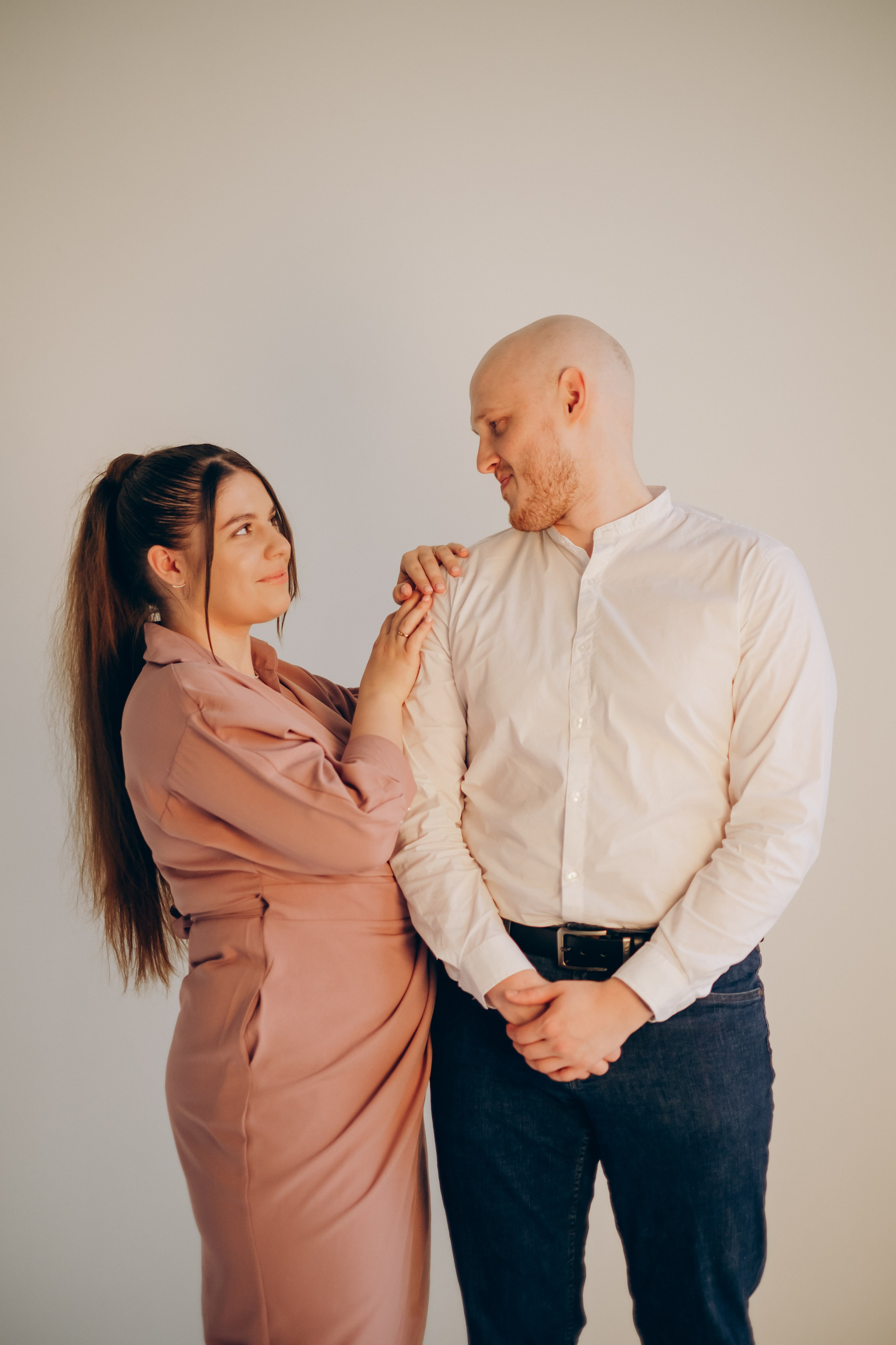 Фотосессия «День рождения» в минималистичной студии. Фотограф Новосибирск Анна Рождественская