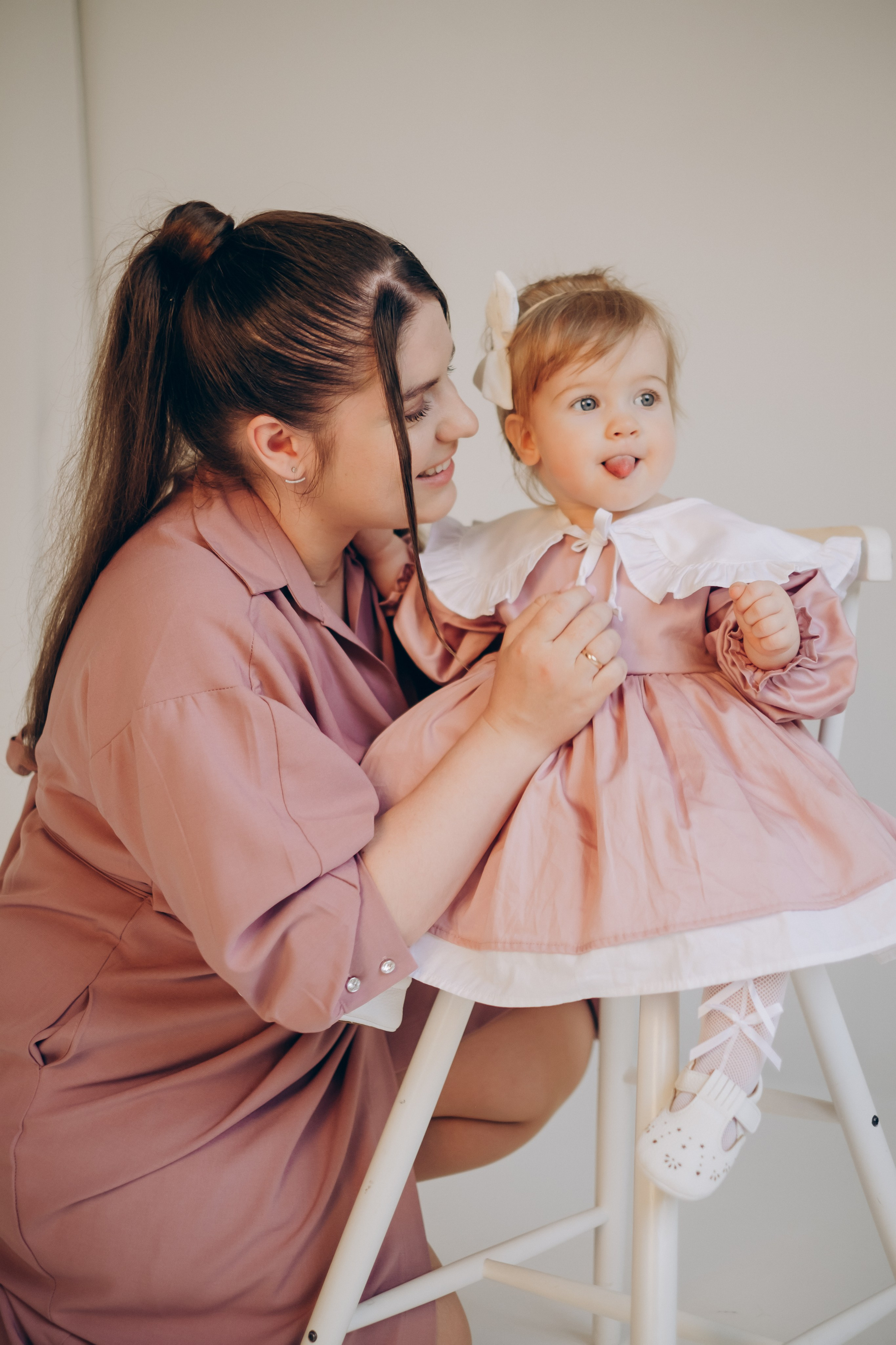 Фотосессия «День рождения» в минималистичной студии. Фотограф Новосибирск Анна Рождественская