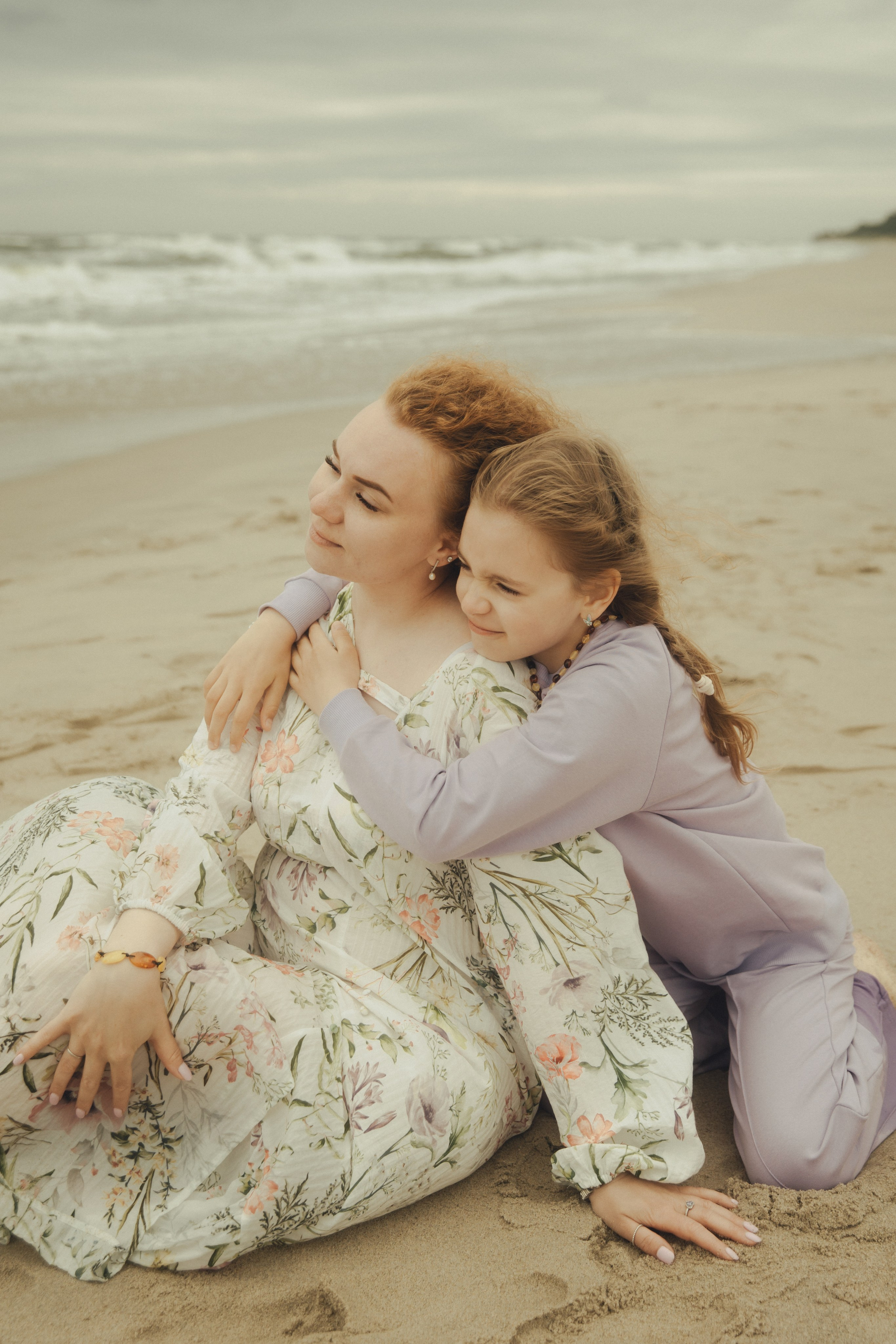 Семья в Янтарном / шторм. Фотограф Калининград Илья Миллер